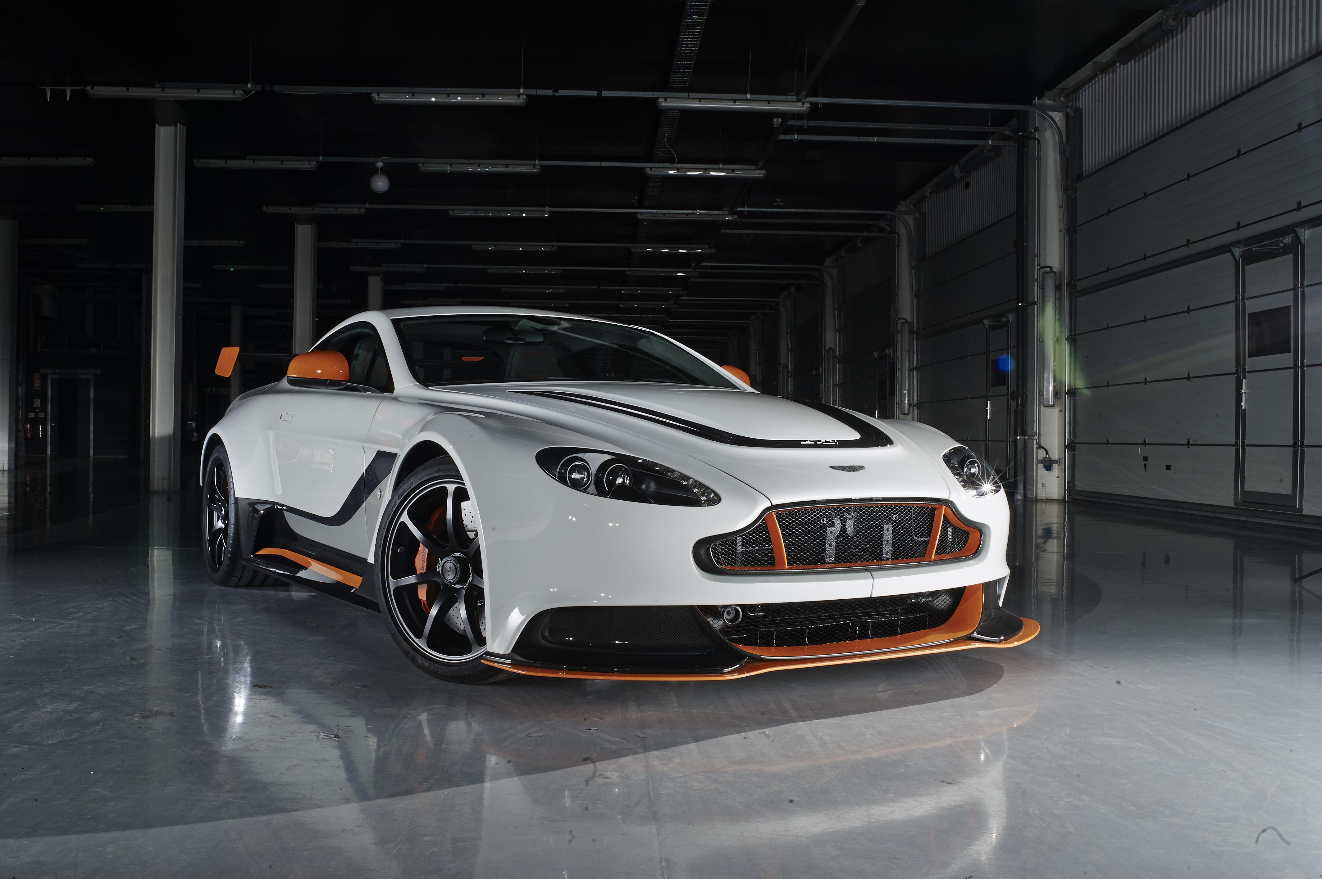 Aston Martin V12 Vantage Wallpaper 17 X 2832