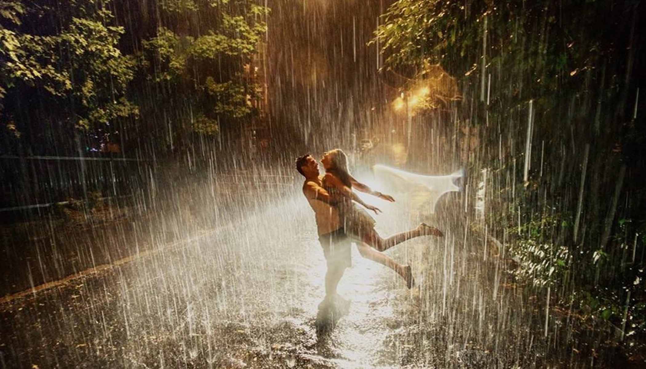 20 Love Couples Romance in the Rain Wallpapers