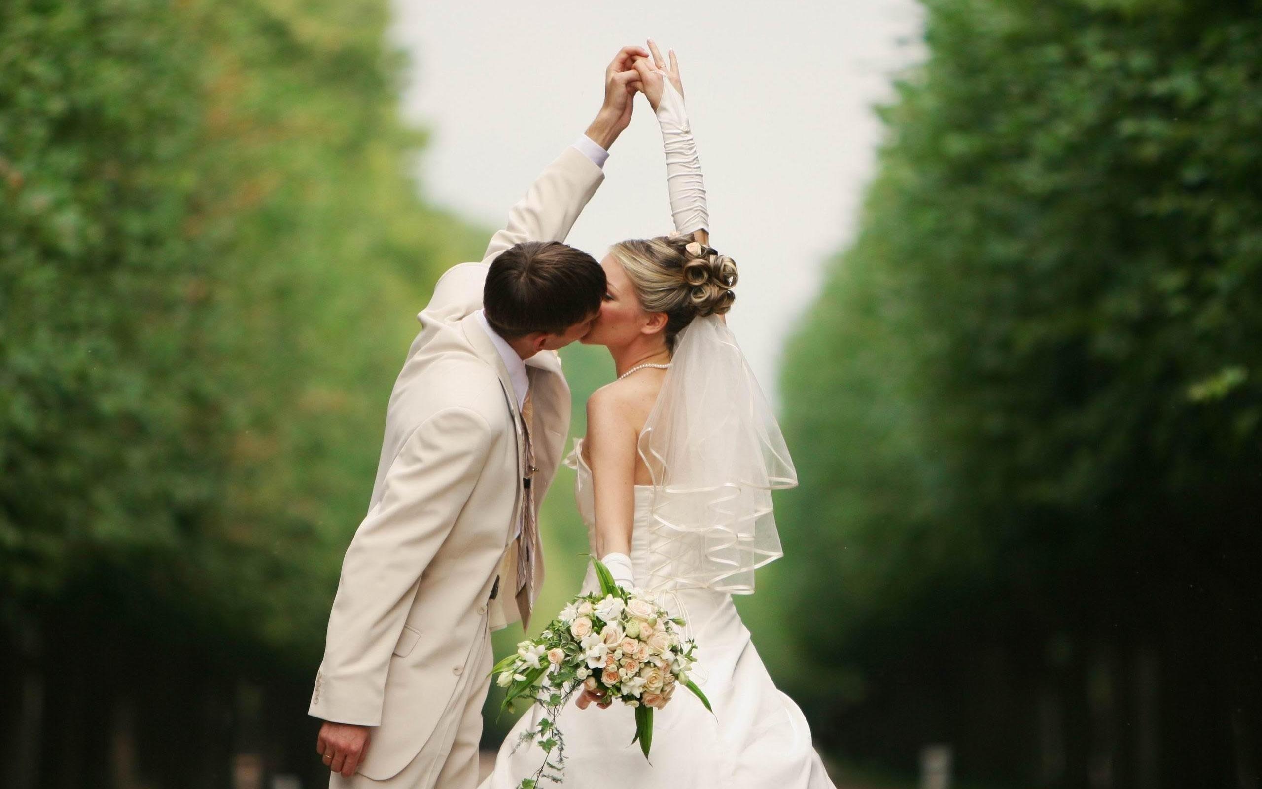 Kiss of the bride and groom wallpaper and image