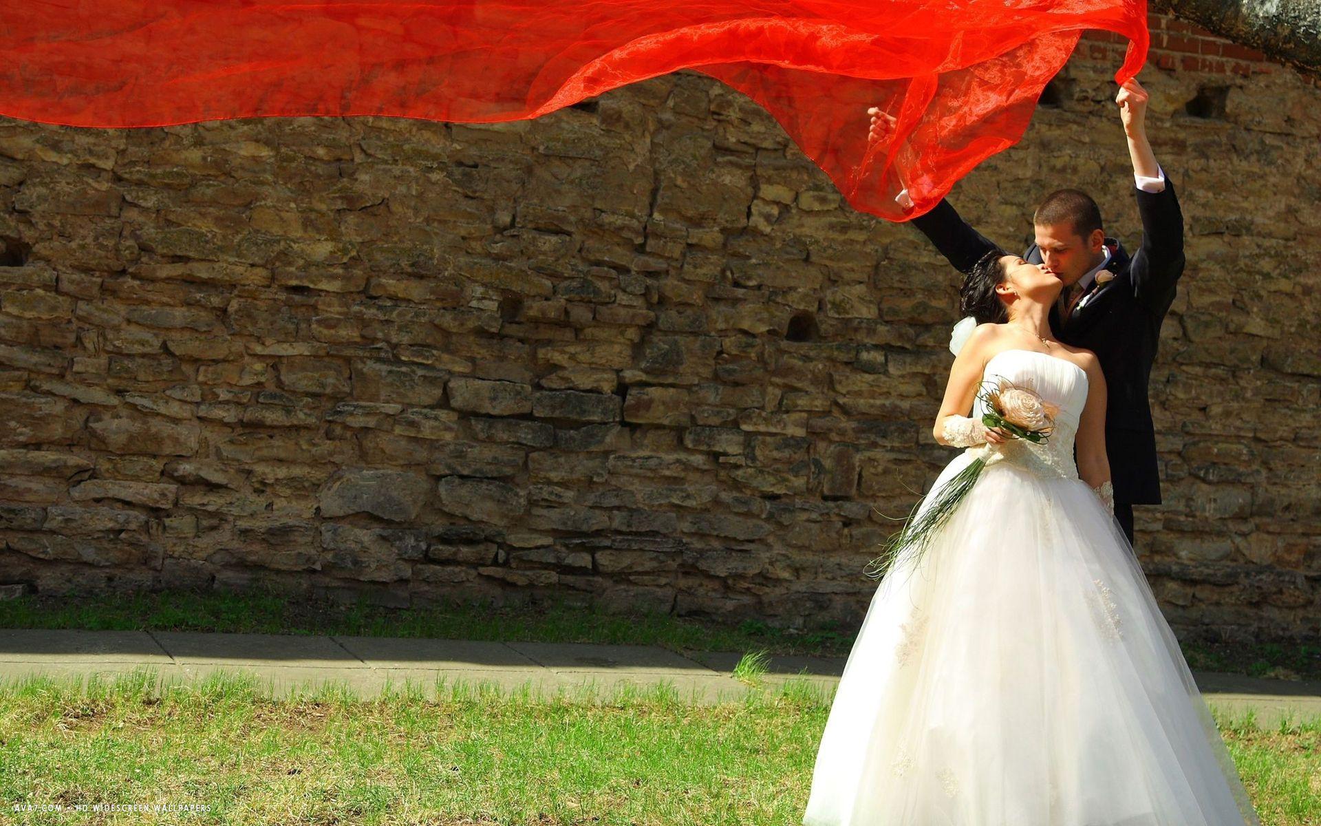 wedding holiday bride groom kiss HD widescreen wallpaper / romantic background