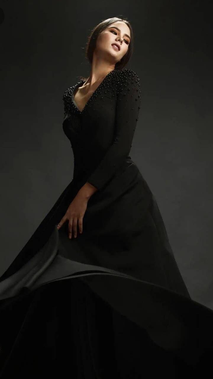 Catriona Gray Wallpaper