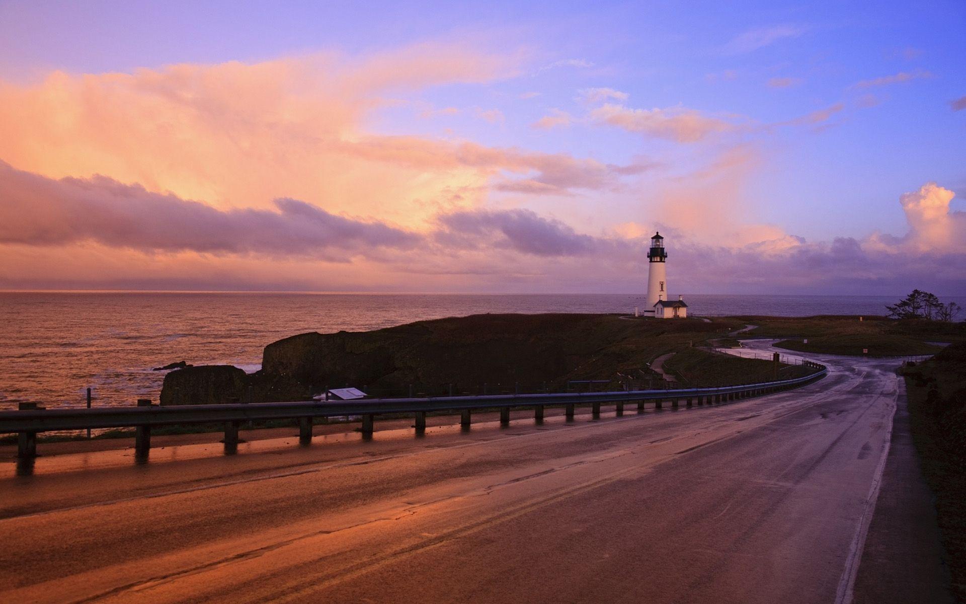 Sample Picture image A road and lighthouse along the Oregon Coast