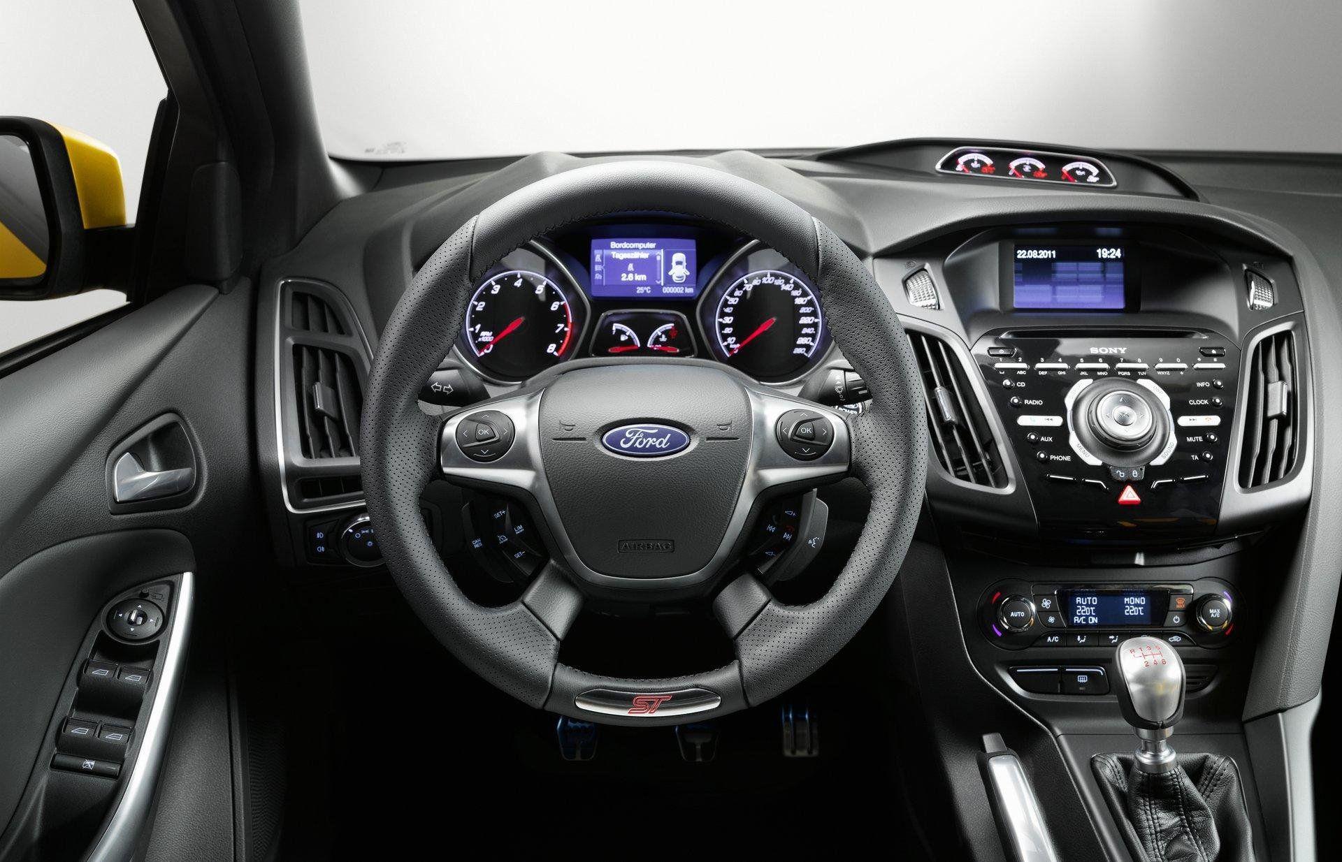 Steering wheel 2011 Ford Focus ST HD Wallpaper for iPhone, Android