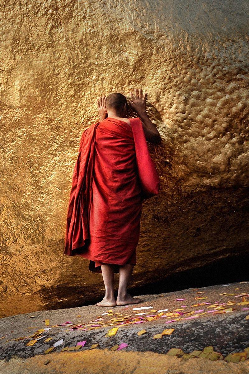 Download wallpaper 800x1200 buddha, chayttiyo pagoda, golden hill