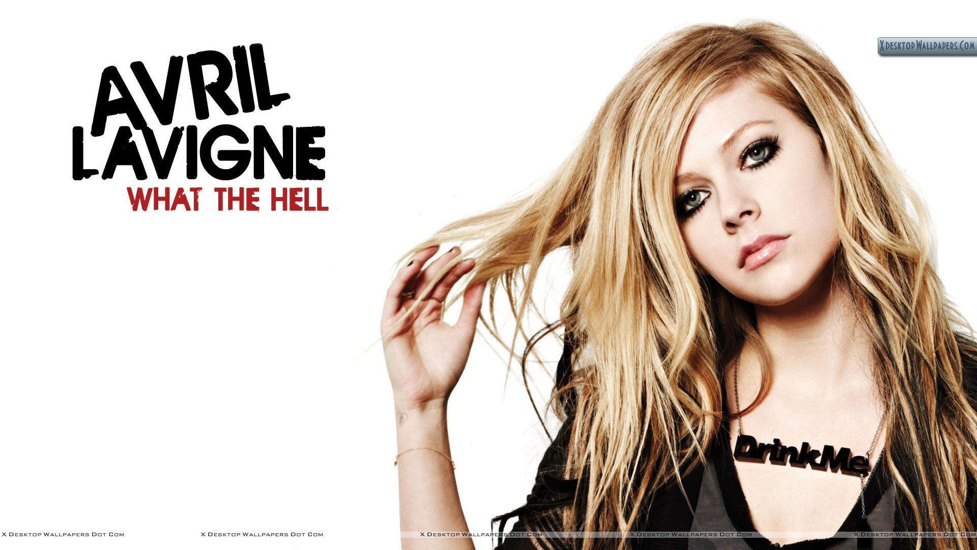 Avril Lavigne in Drink Me Necklace Pose Closeup Wallpaper