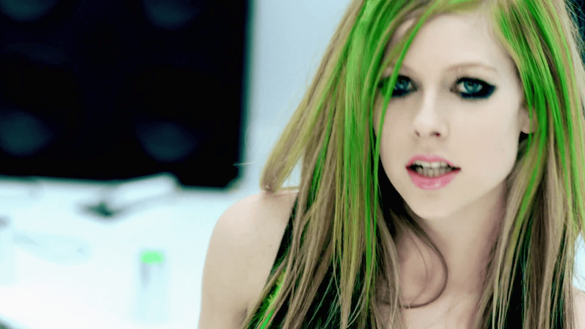Avril Lavigne image Smile Video HD HD wallpaper