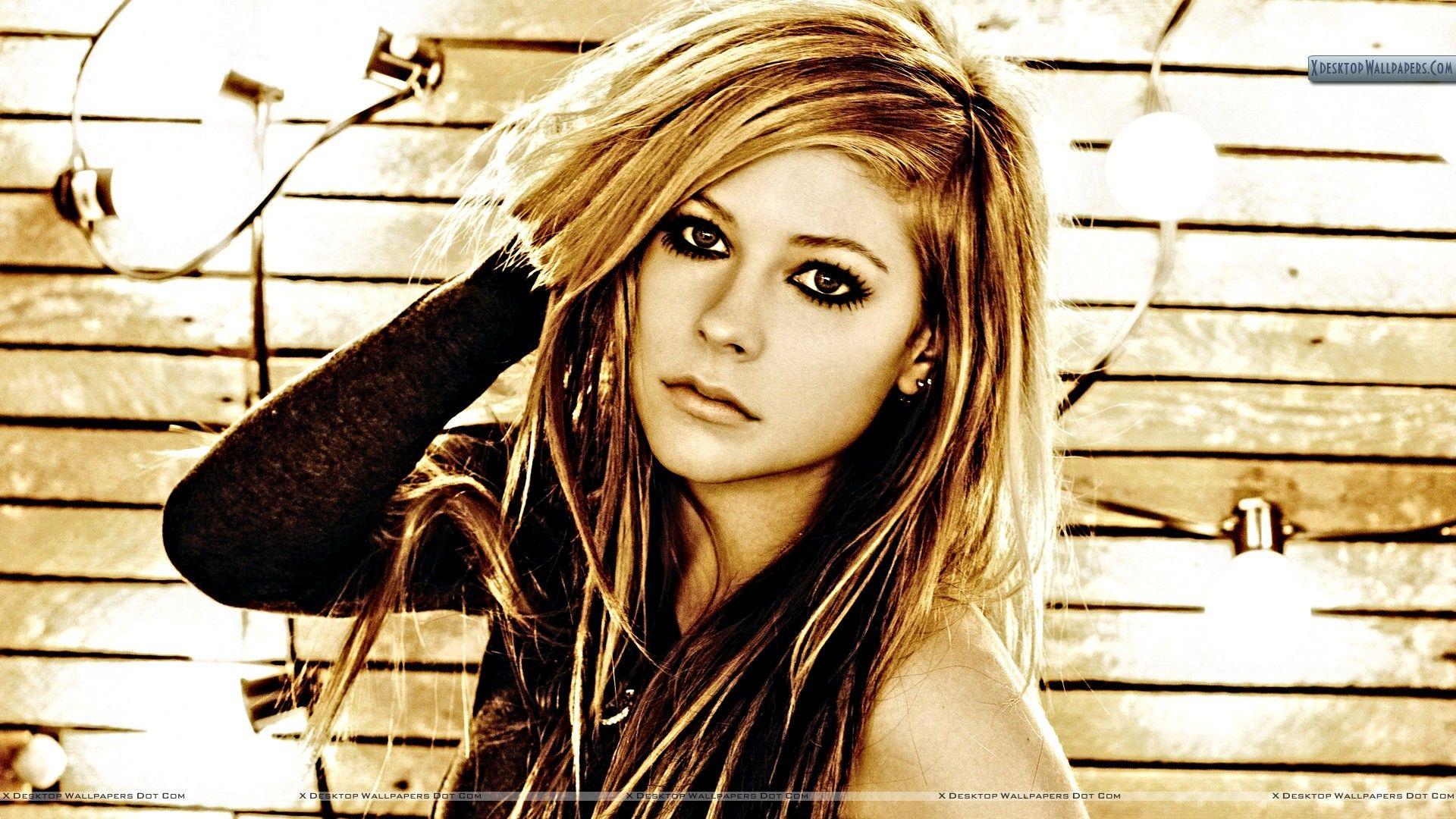 Avril Lavigne Sad Face Photohoot Wallpaper