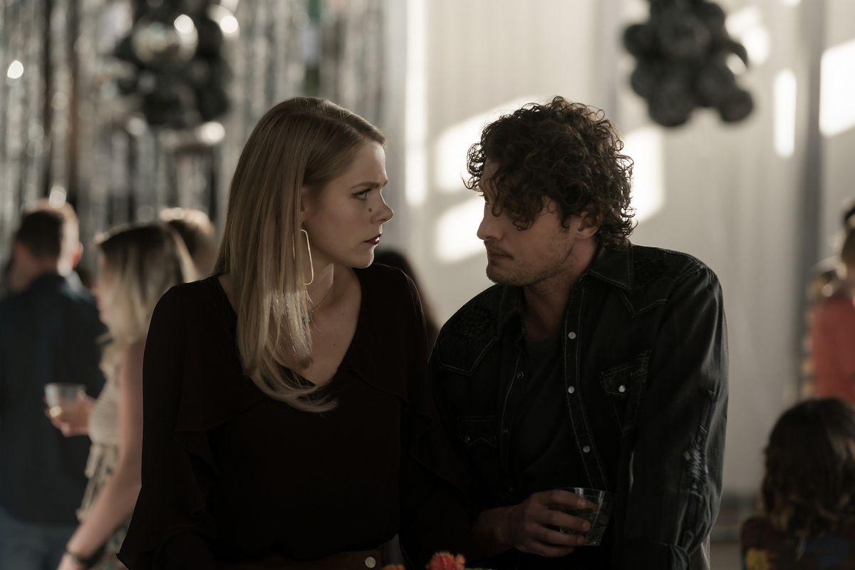 Roswell, New Mexico (The CW) image Roswell, New Mexico Pilot