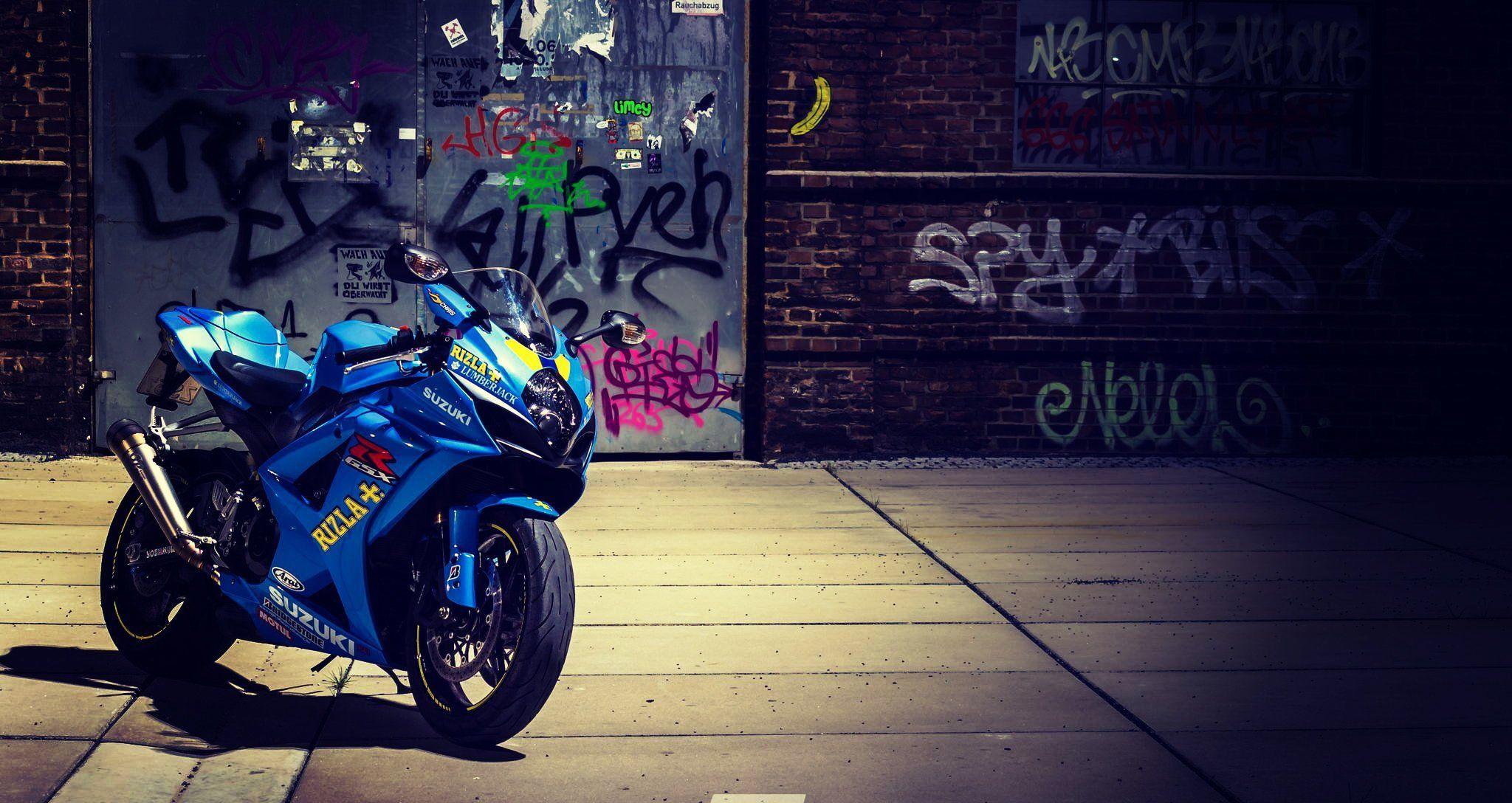 Suzuki Gsx R1000 Bike Street Graffiti HD Wallpaper