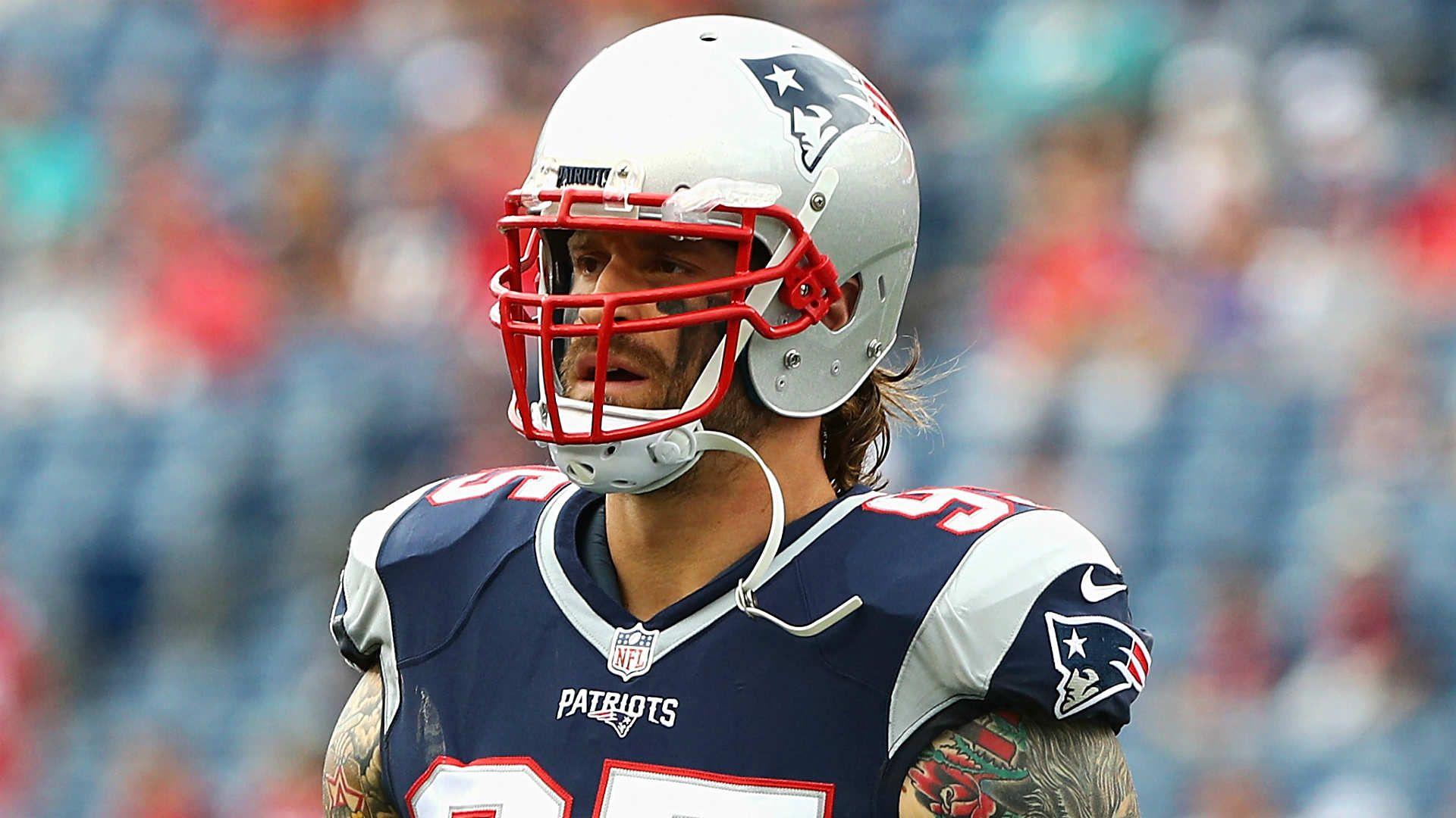 Chris Long Becomes Patriots WR With Spot On Julian Edelman Costume