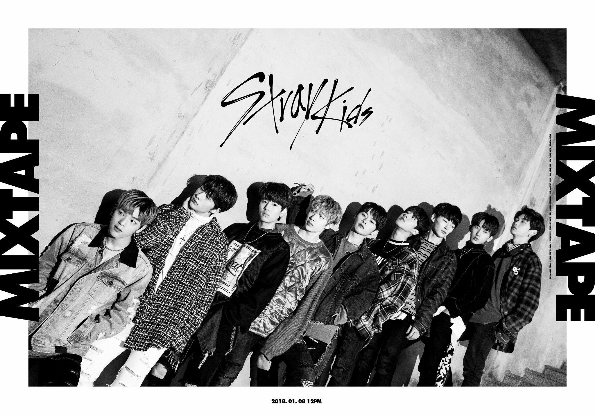 Stray kids mixtape альбом. Группа Stray Kids. Stray Kids группа Постер. Stray Kids 2018 дебют. Группа Stray Kids 2022.