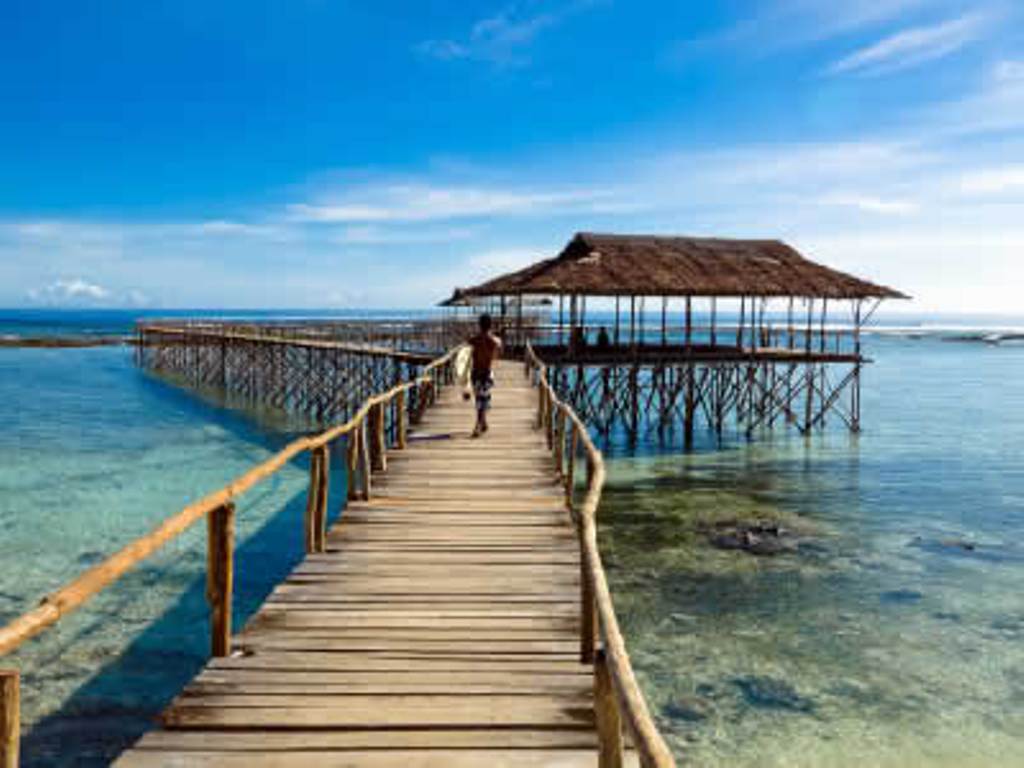 Surfing at the Philippine's Surfing Capital: Siargao Island