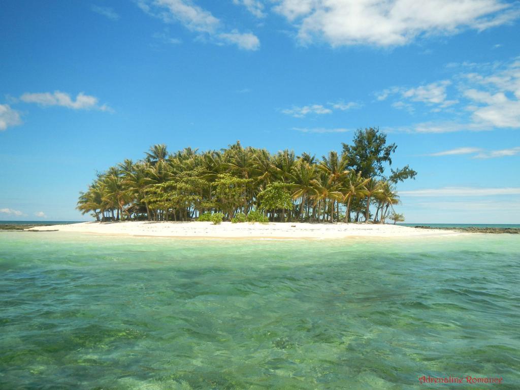 Island Hopping in Siargao: Visiting Lovely, Sandy, and Secluded