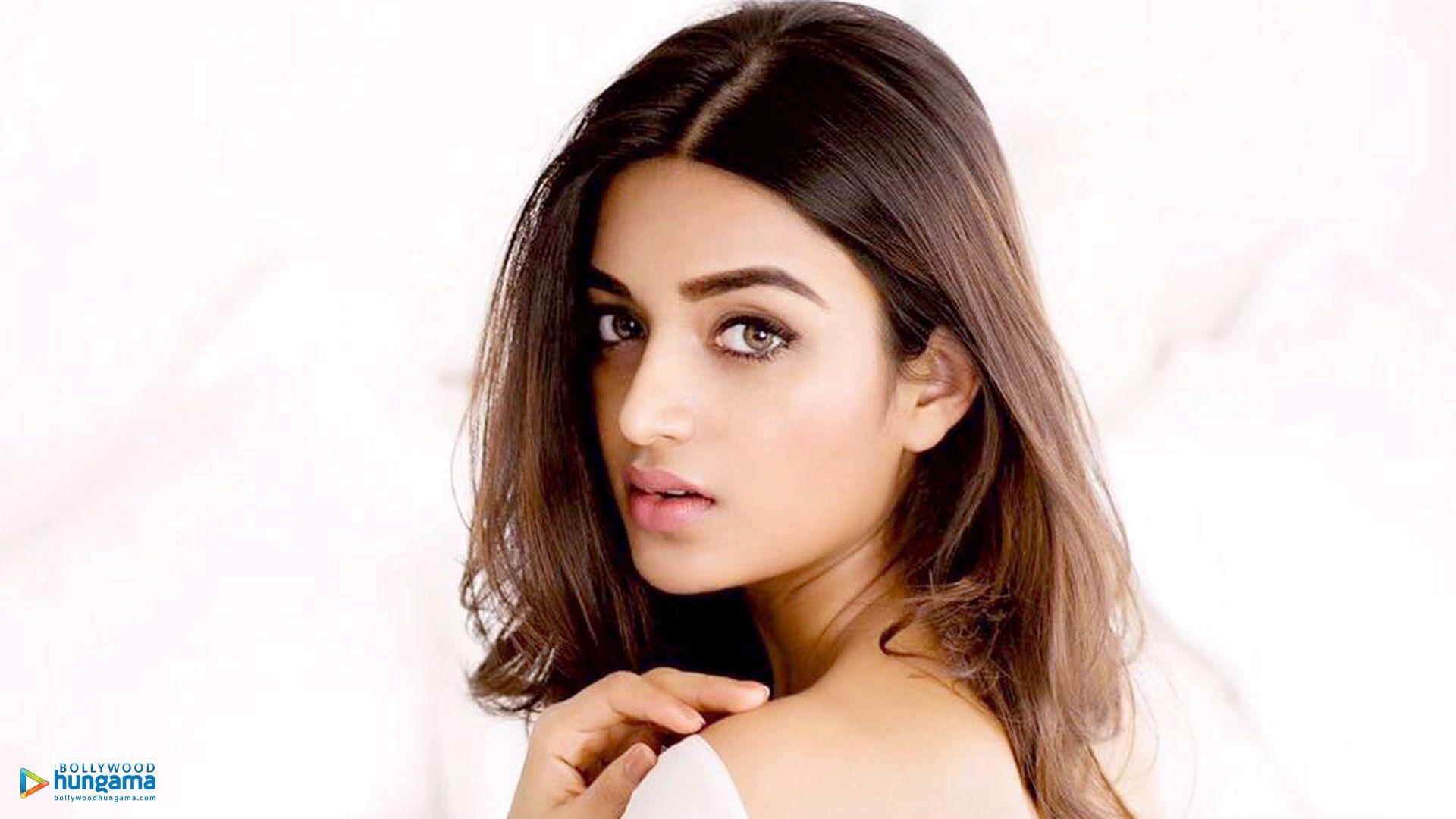 Nidhhi Agerwal Wallpaper. Nidhhi Agerwal 3