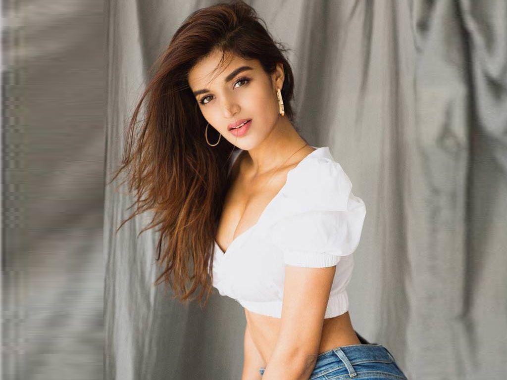 Nidhhi Agerwal HQ Wallpaper. Nidhhi Agerwal Wallpaper