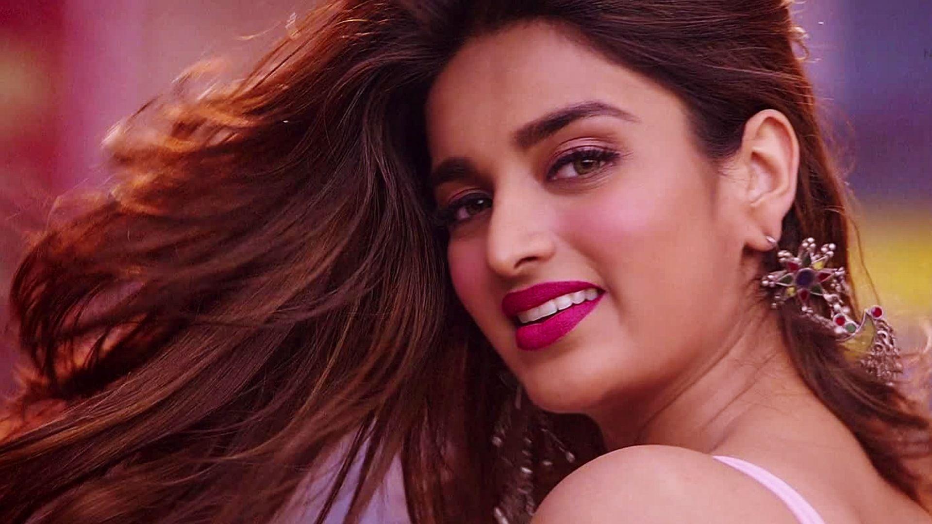 Nidhhi Agerwal Munna Michael Movie Actress Wallpaper 22036
