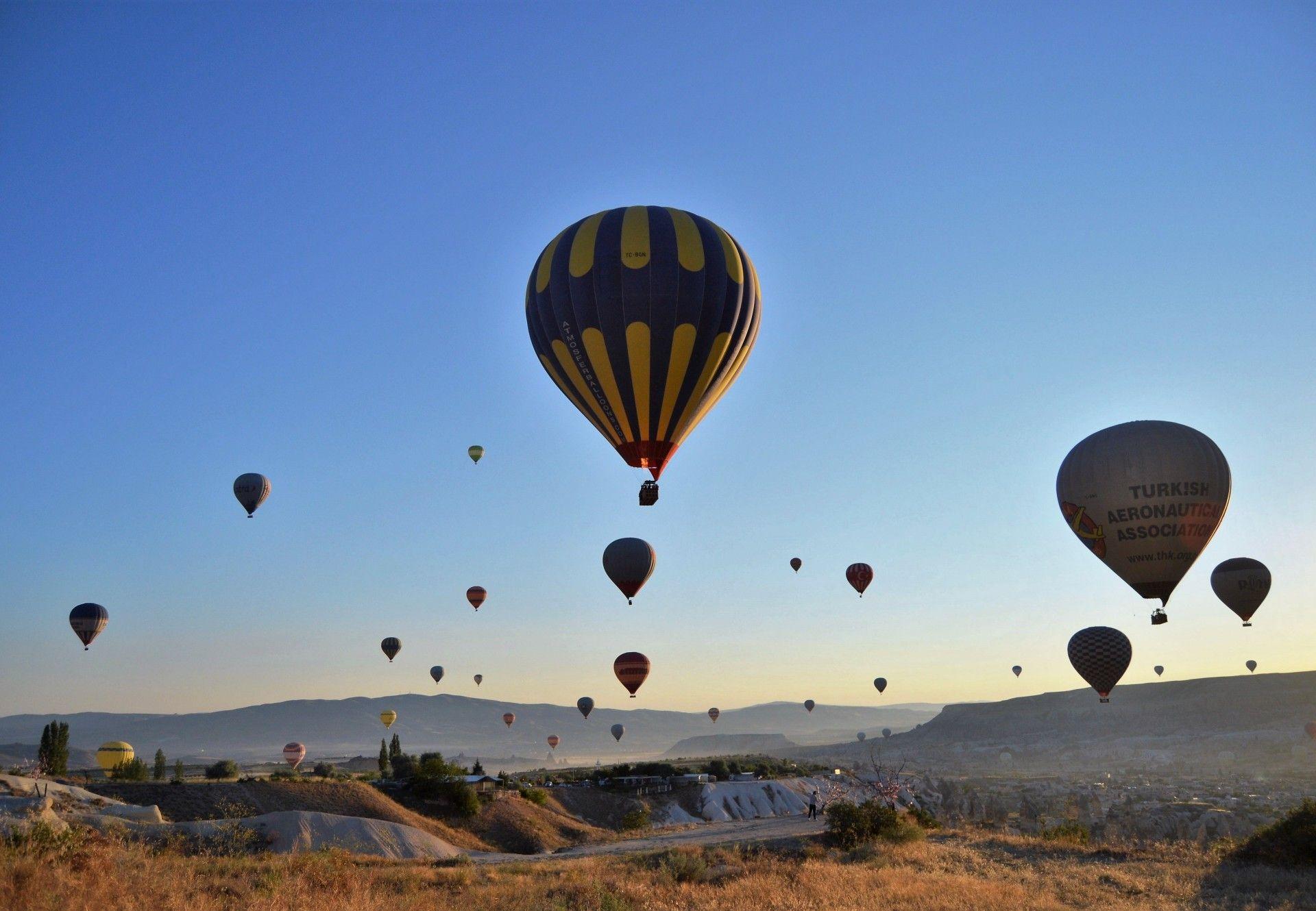Download 1920x1330 Cappadocia, Turkey, Clean Sky, Balloons