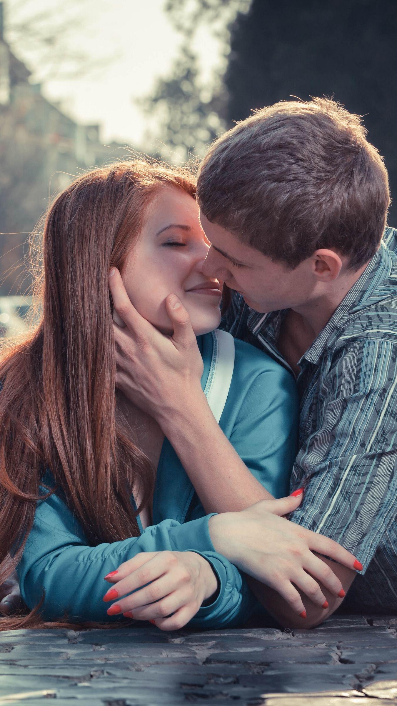 Download wallpaper 1350x2400 boy, girl, kissing, love, road