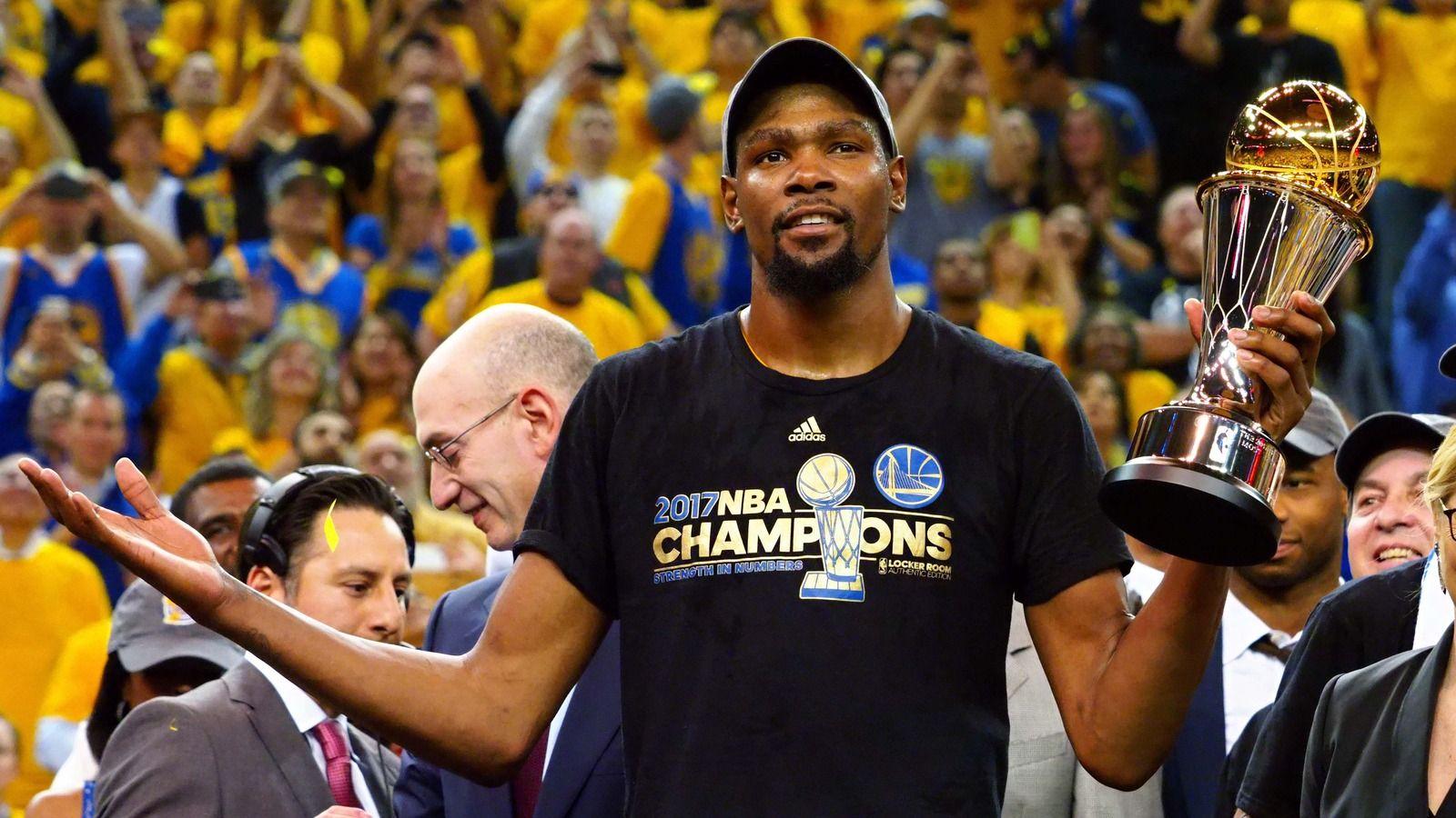 Report: Durant will wait until later in free agency to sign new deal