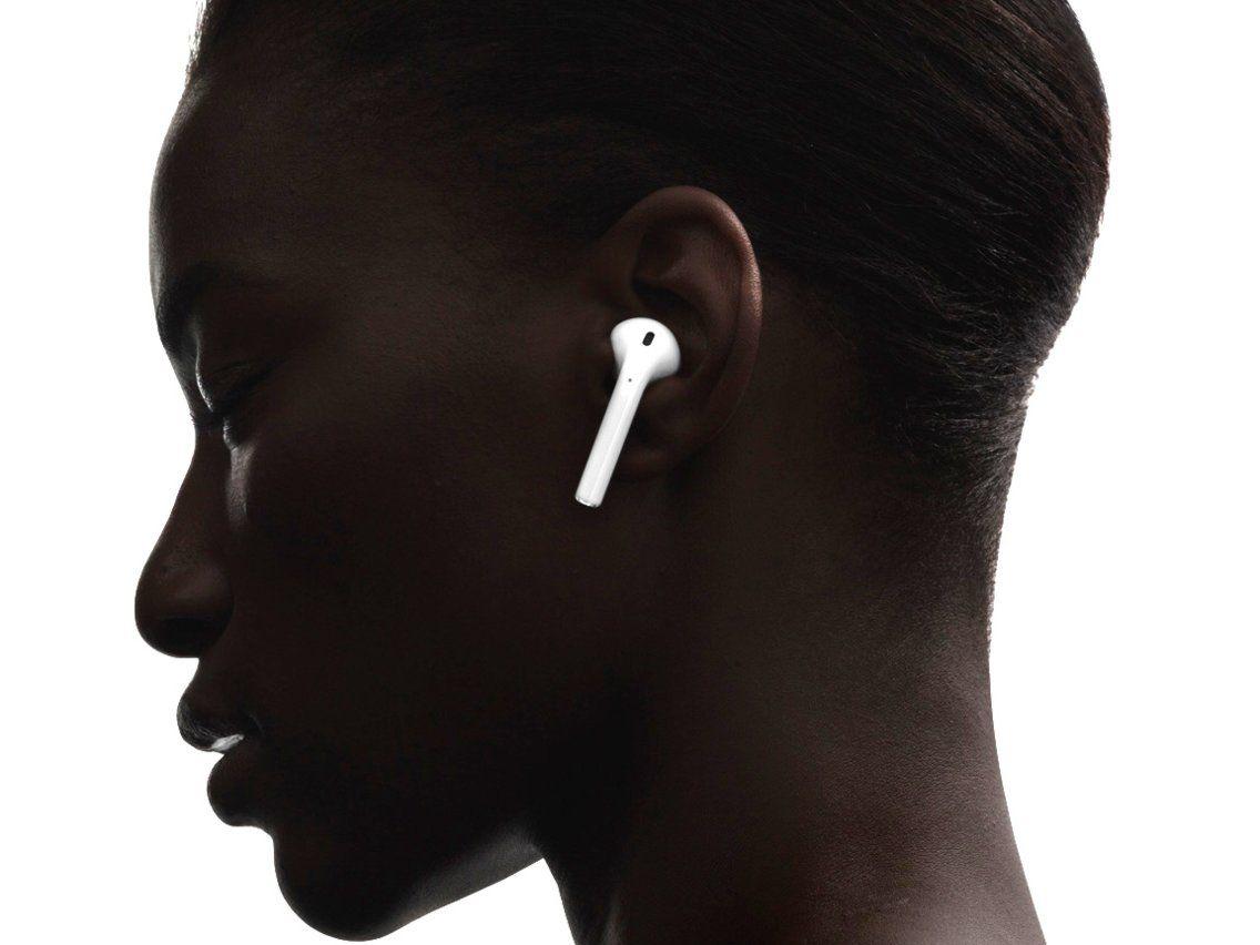 Apple AirPods: PHOTOS, FEATURES