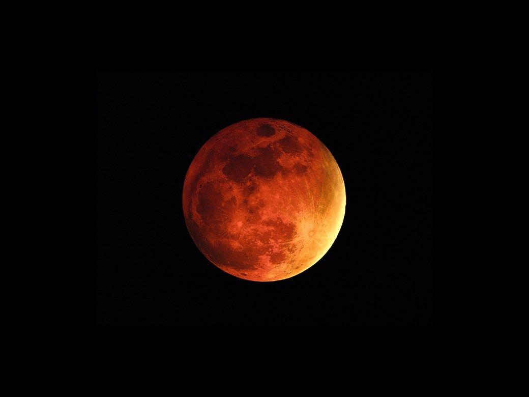 Blood Moon Wallpaper. #bloodmoon #lunareclipse #supermoon #iphone