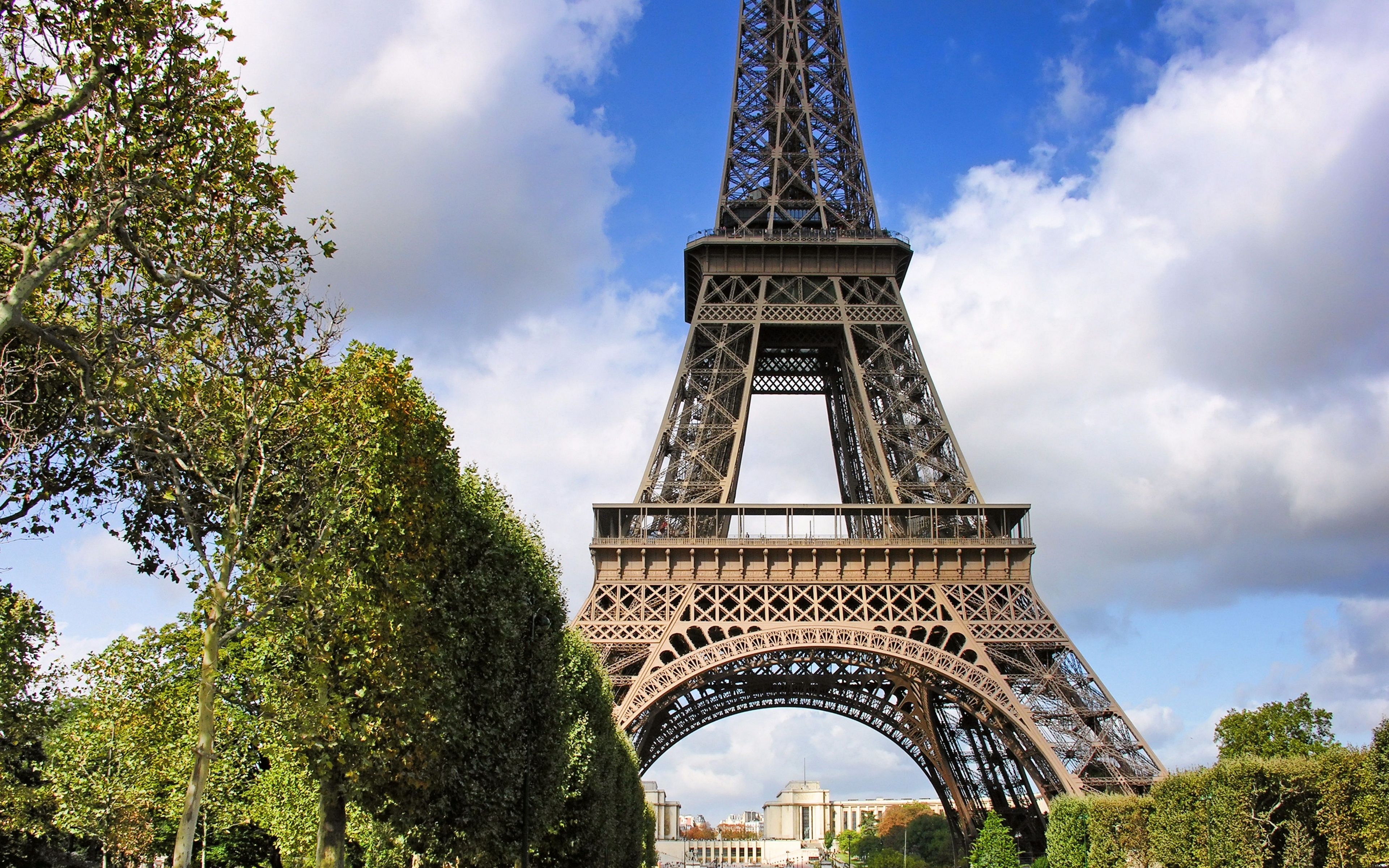 Eiffel Tower ultra HD 4K Wallpaper. Image background Paris, France