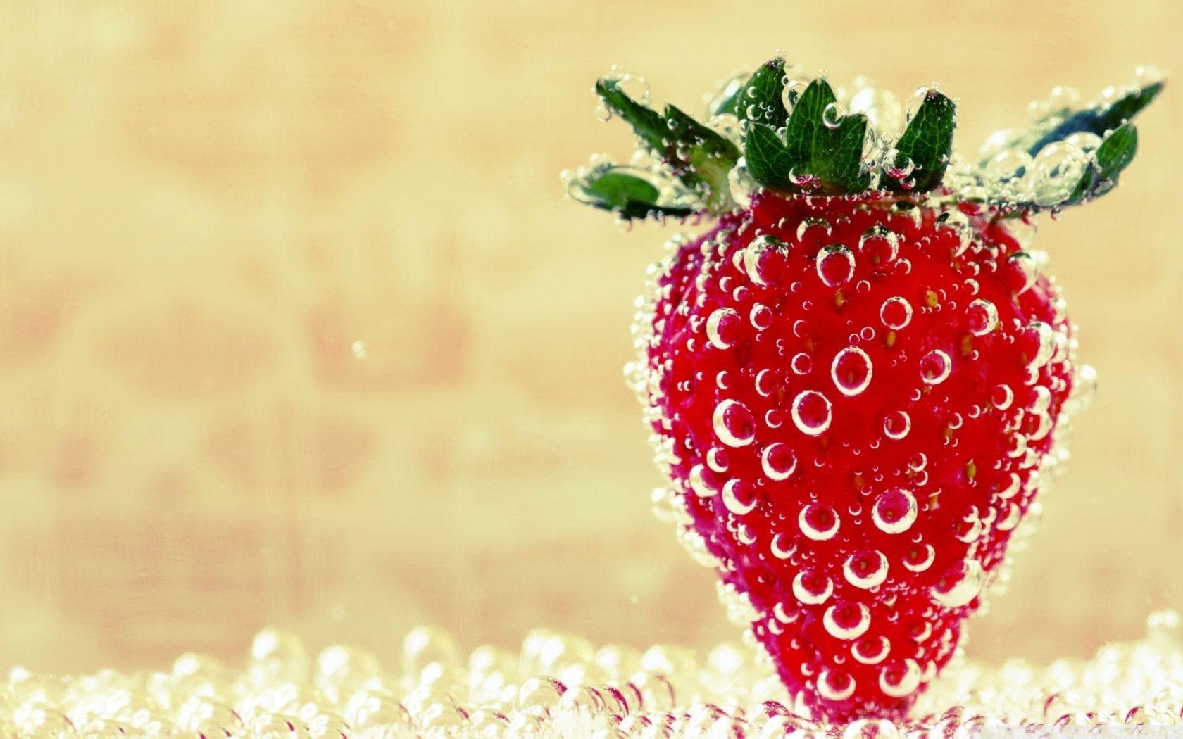 Underwater Strawberry, Macro ❤ 4K HD Desktop Wallpaper for 4K Ultra