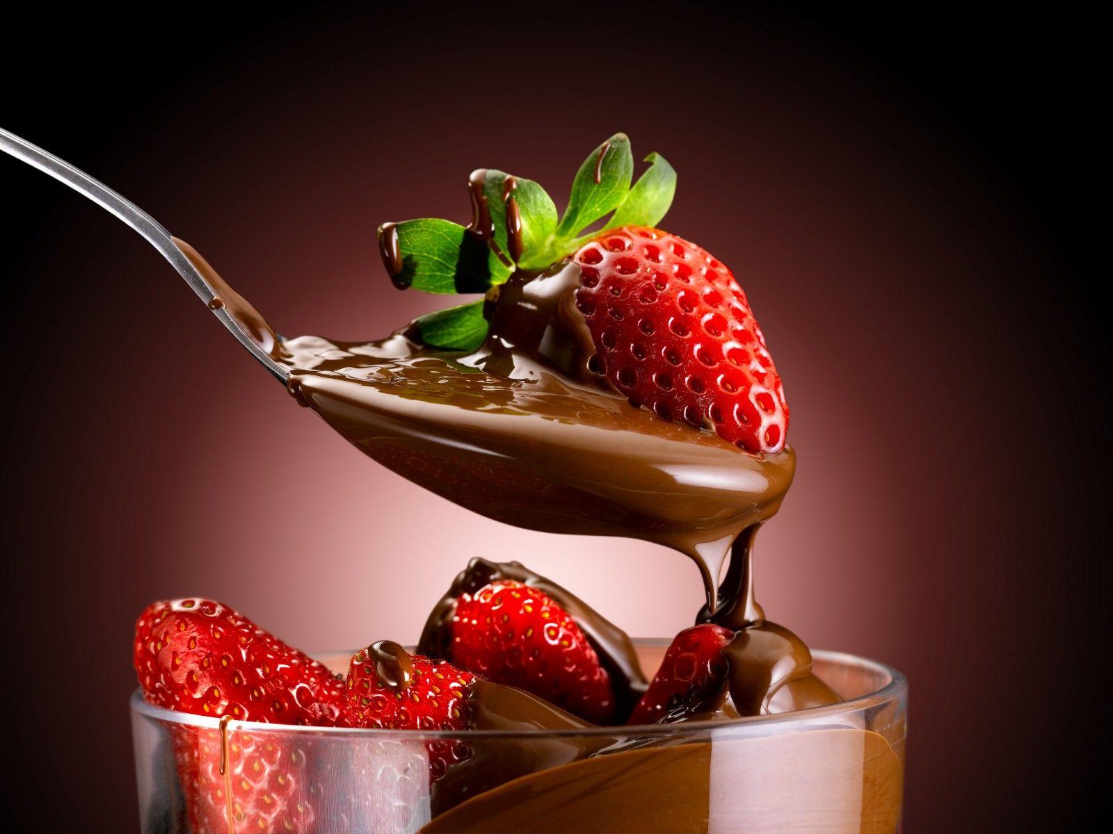 Chocolate Strawberries 24042 1600x1200px