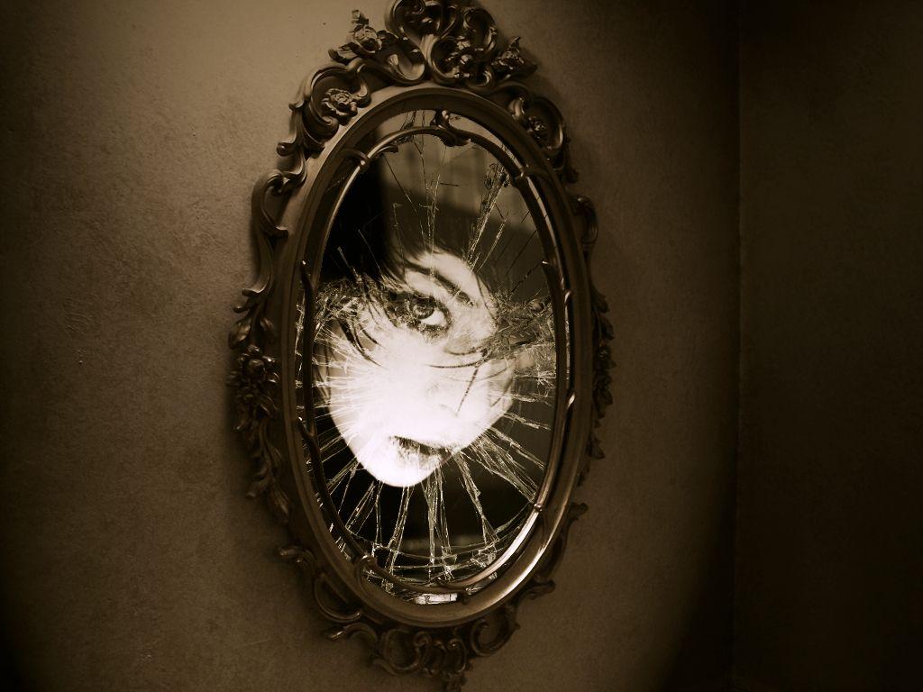 Free Scary Mirror Wallpaper The Free Scary Mirror