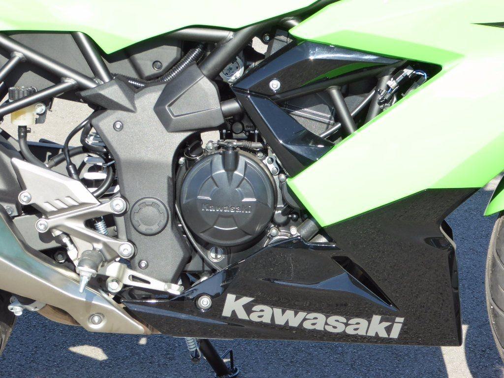 Used Kawasaki Z250 2016 Motorcycle in Bradford, 6486130