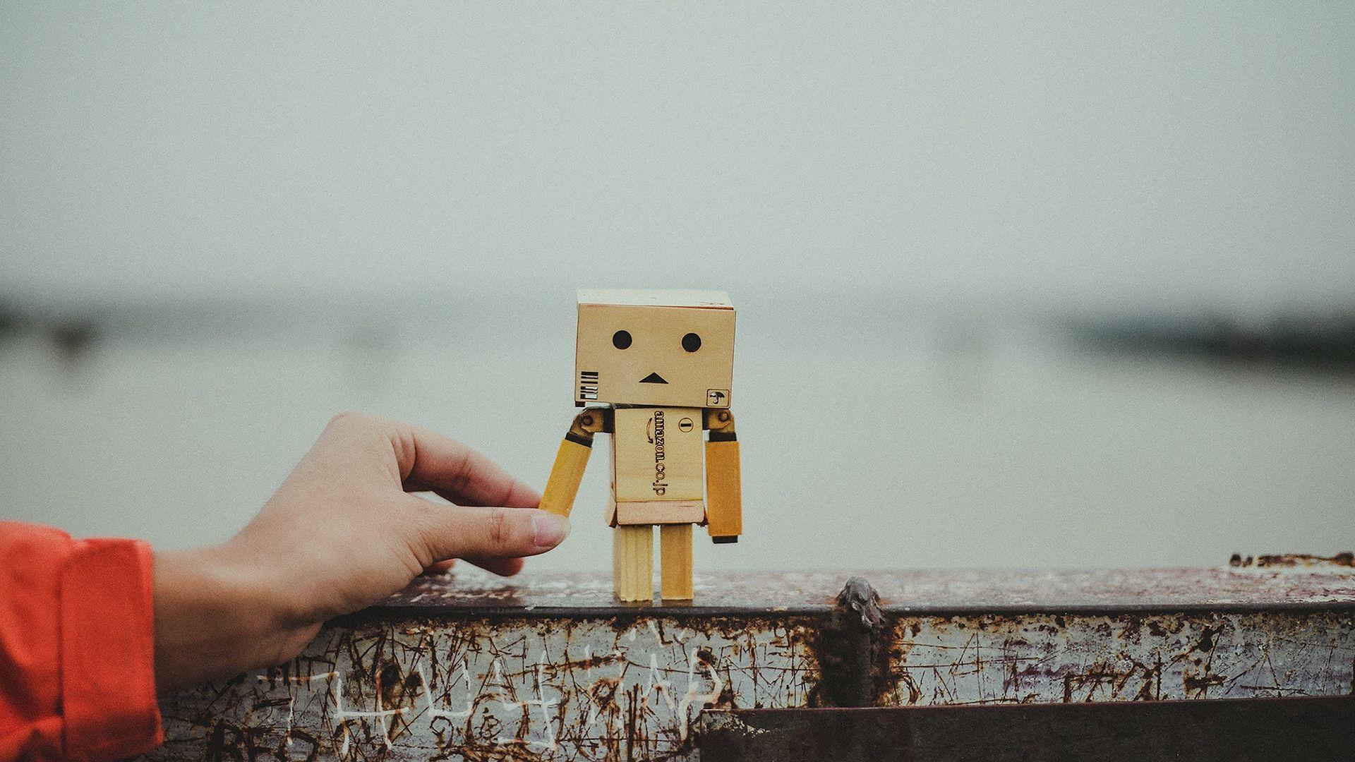 Cardboard Robot Friendship Wallpaper