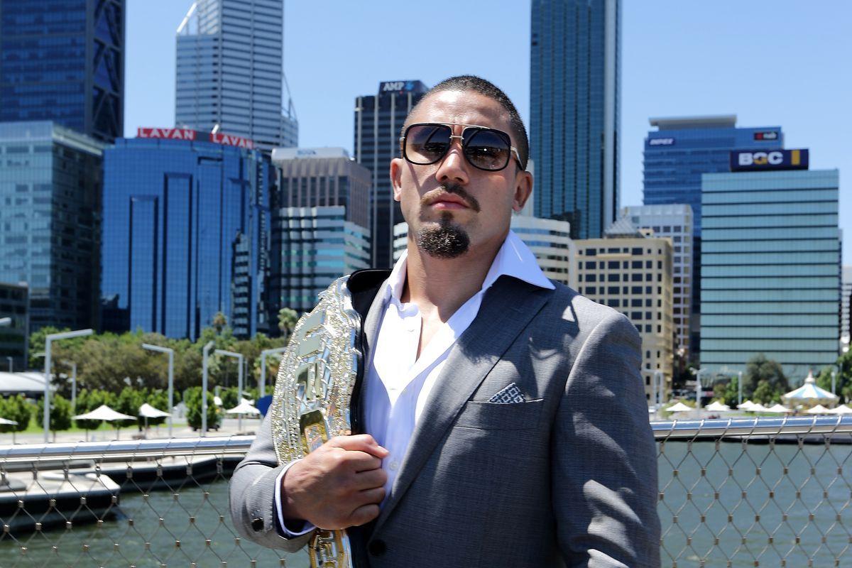 Robert Whittaker to defend title against Kelvin Gastelum at UFC 234