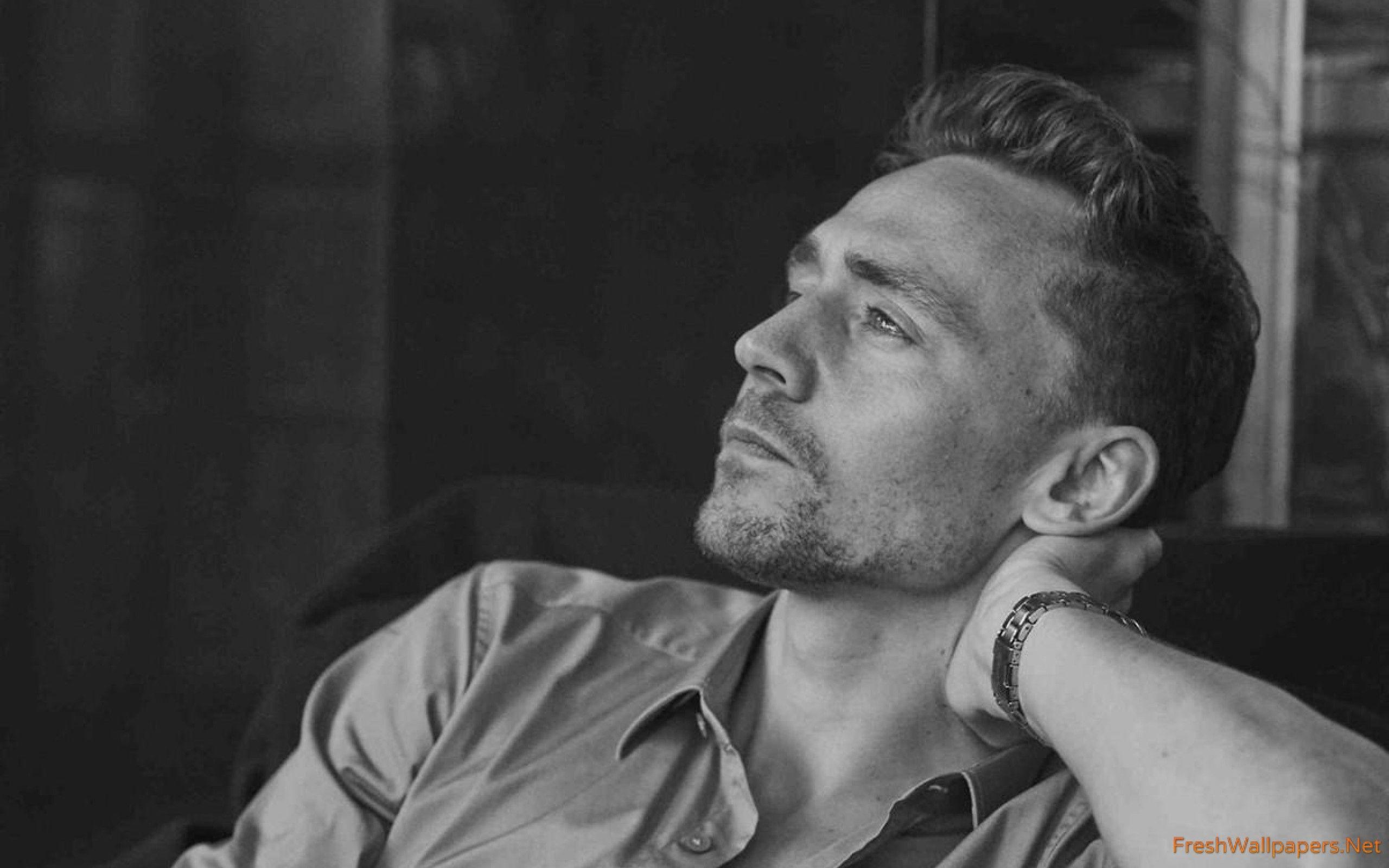 Tom Hiddleston wallpaper