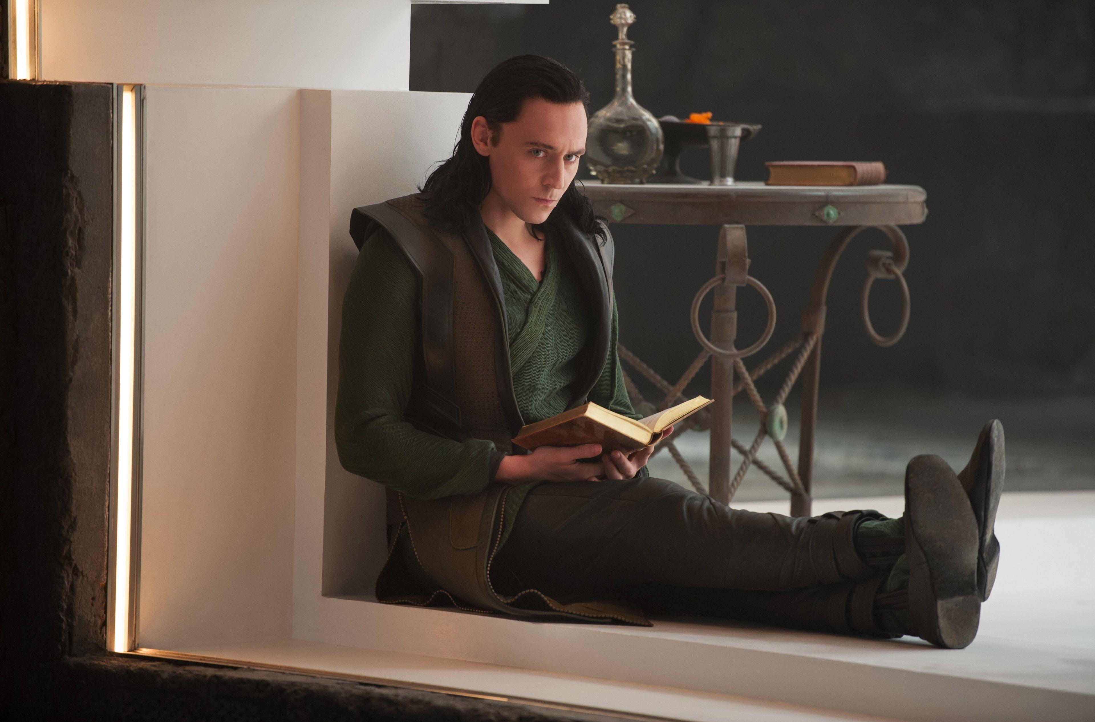 tom hiddleston 4k top rated wallpaper