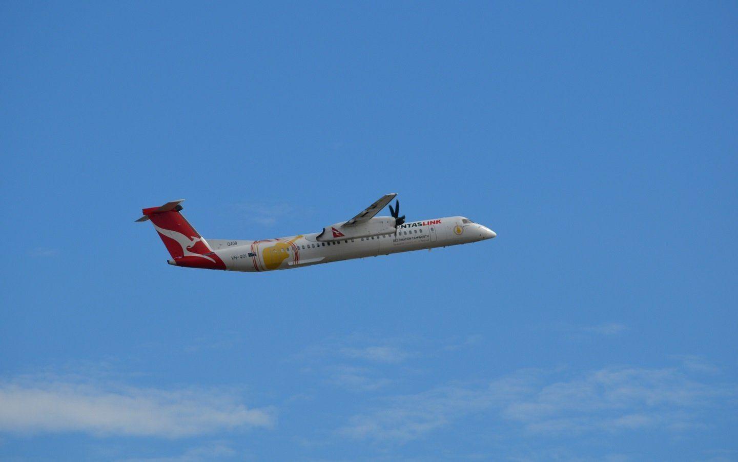 VH QOI Bombardier DHC 8 402Q Dash 8 Over Sydney Airport Wallpaper