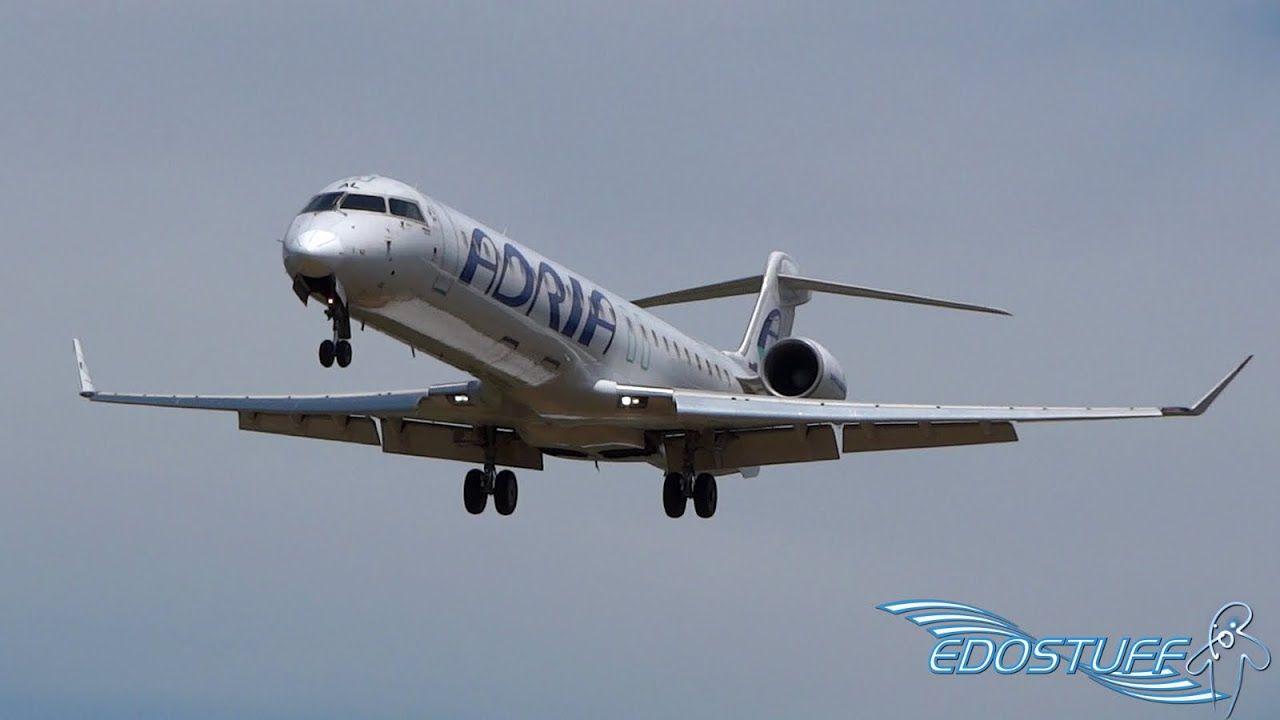 Close Overhead Landing Airways Bombardier CRJ 900 S5 AAL