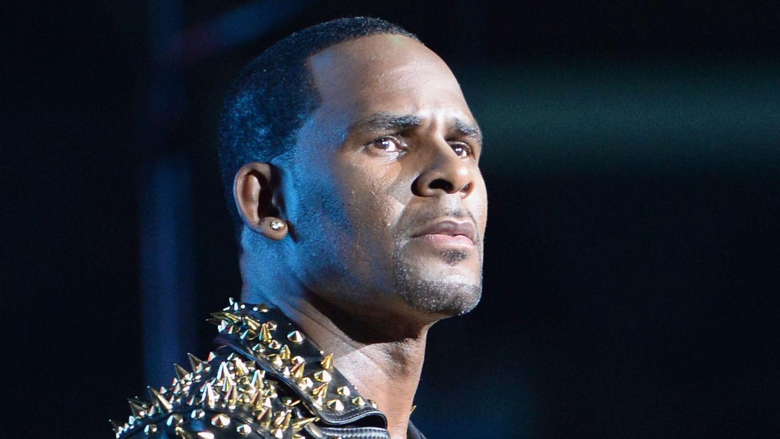 Prosecutor asks R Kelly's alleged abuse victims to come forward