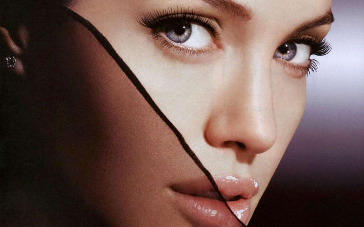 Actresses HD Wallpaper: Angelina Jolie HD Wallpaper