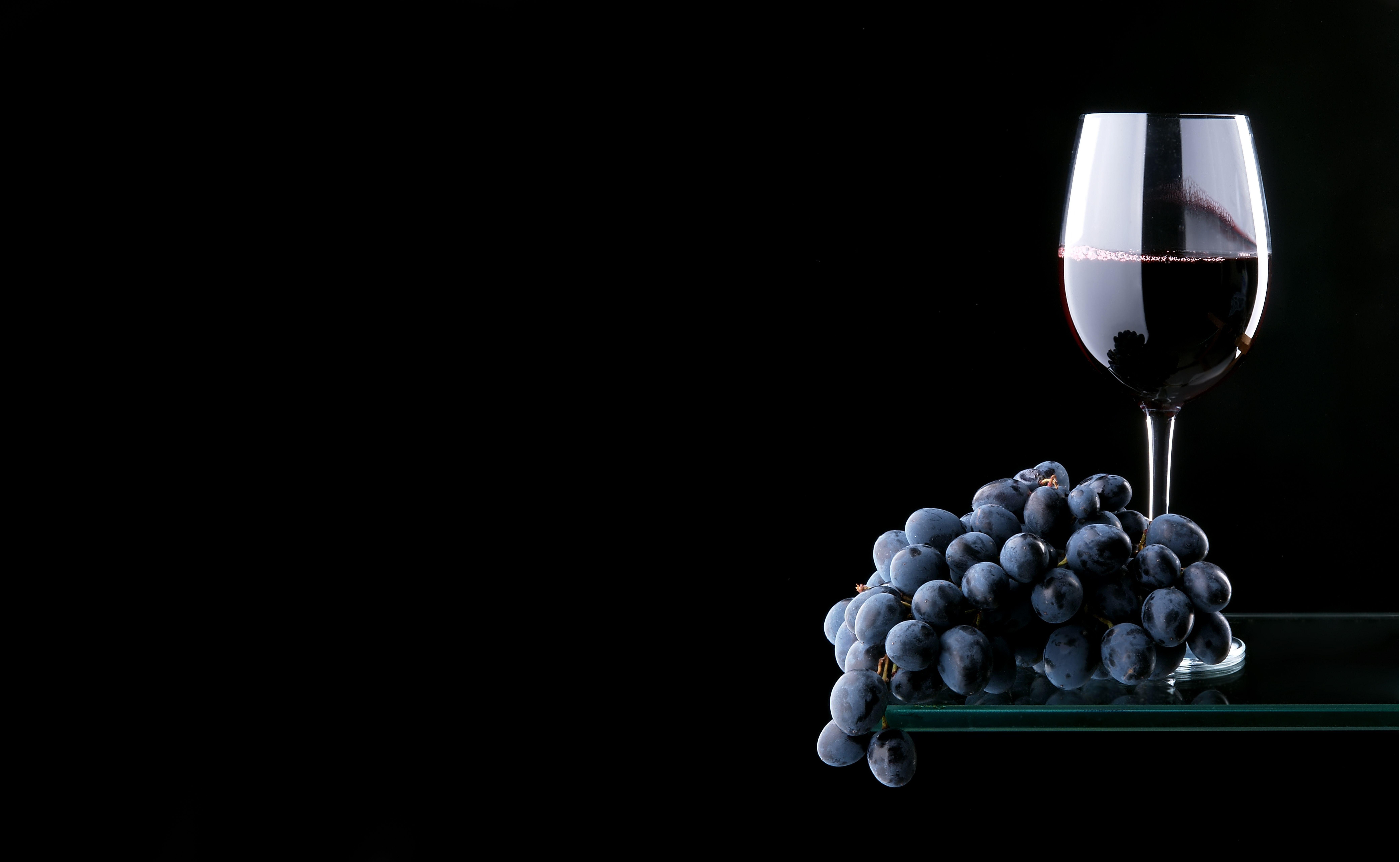 8319x5120px Wine and Grapes Wallpaper Border