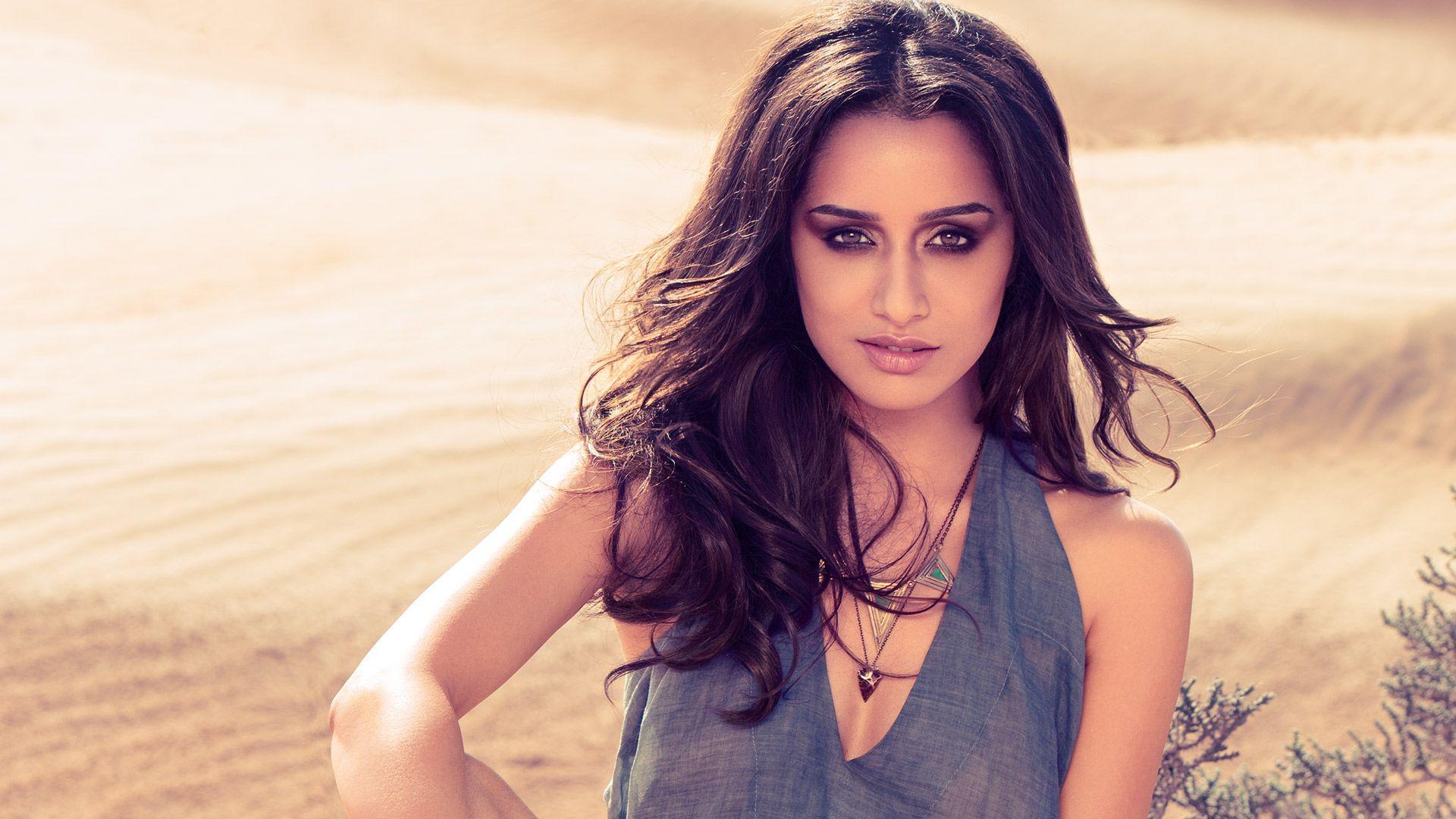 Shraddha Kapoor Cute Laptop Full HD 1080P HD 4k Wallpaper