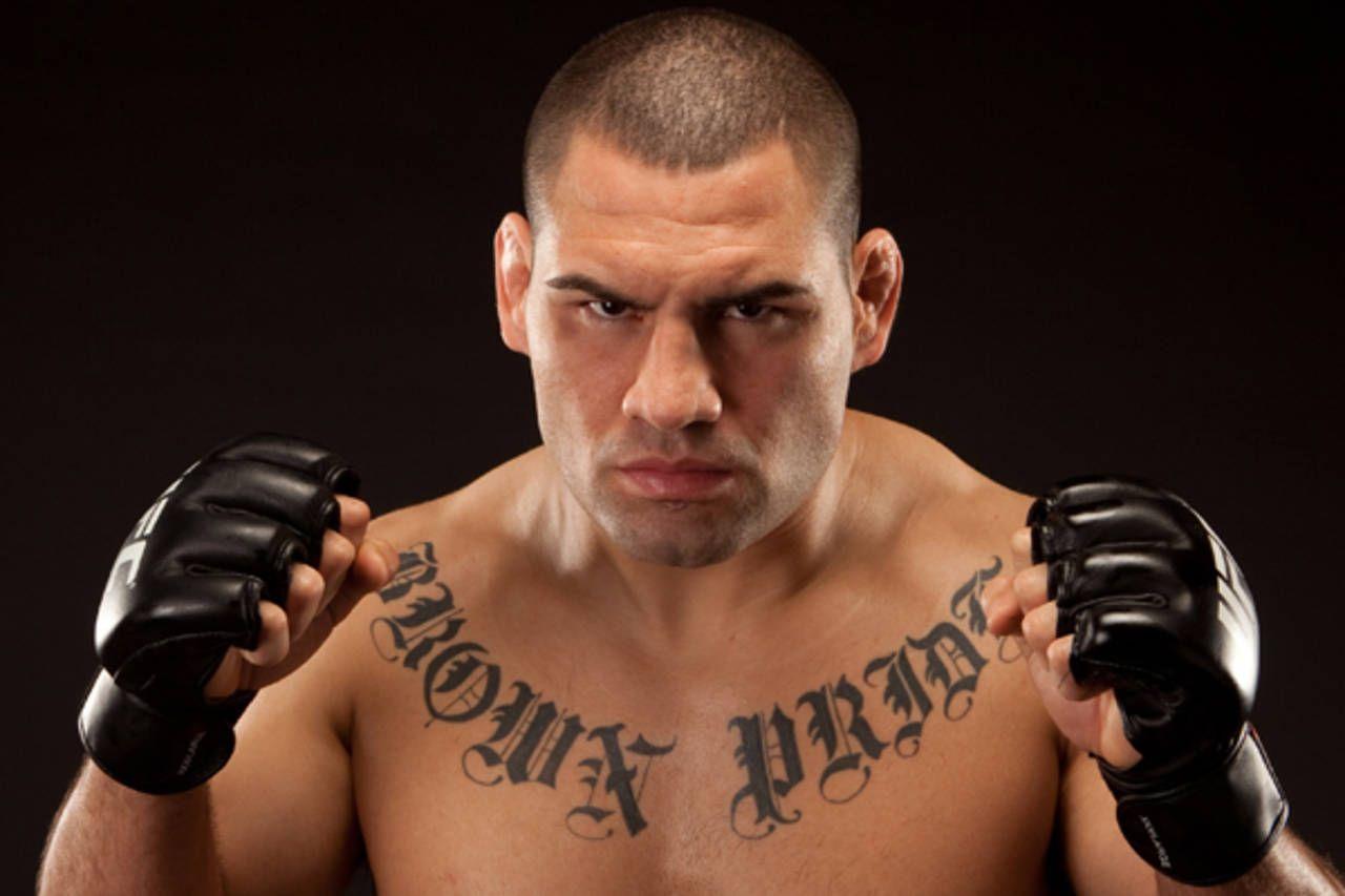 Cain Velasquez Injured, Replaced by Mark Hunt for Interim Title