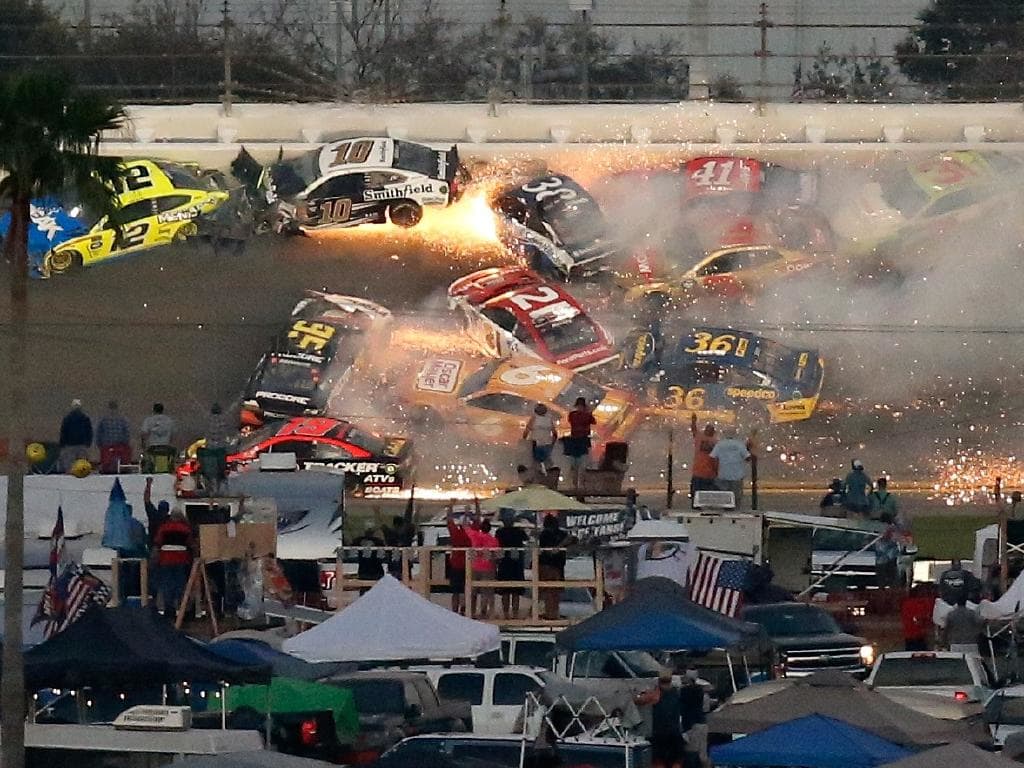 Daytona 500 2019: Denny Hamlin wins, avoids complete carnage