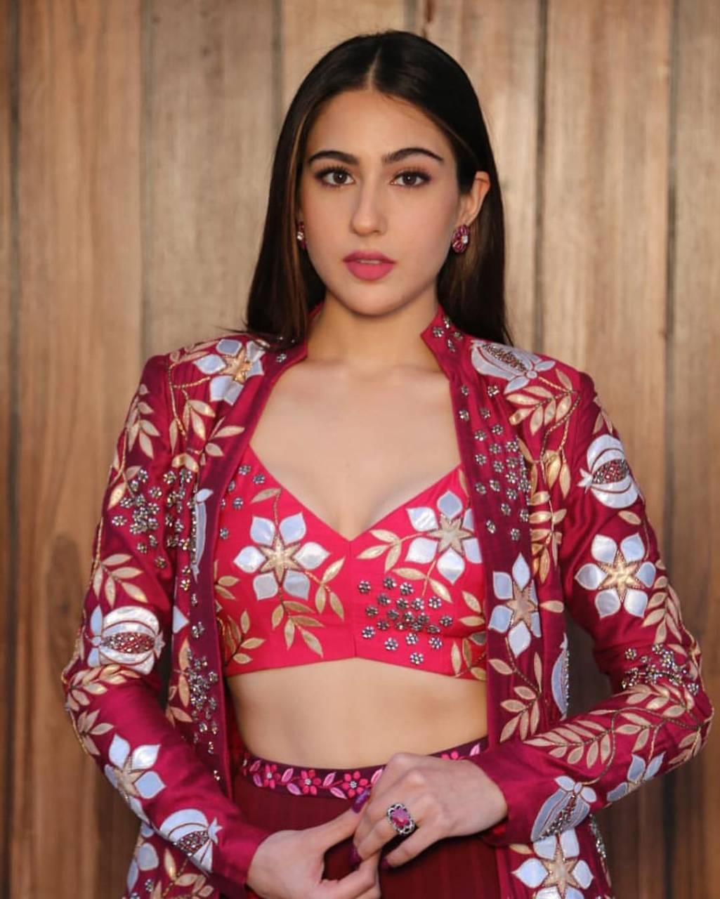 Sara Ali Khan Wallpaper
