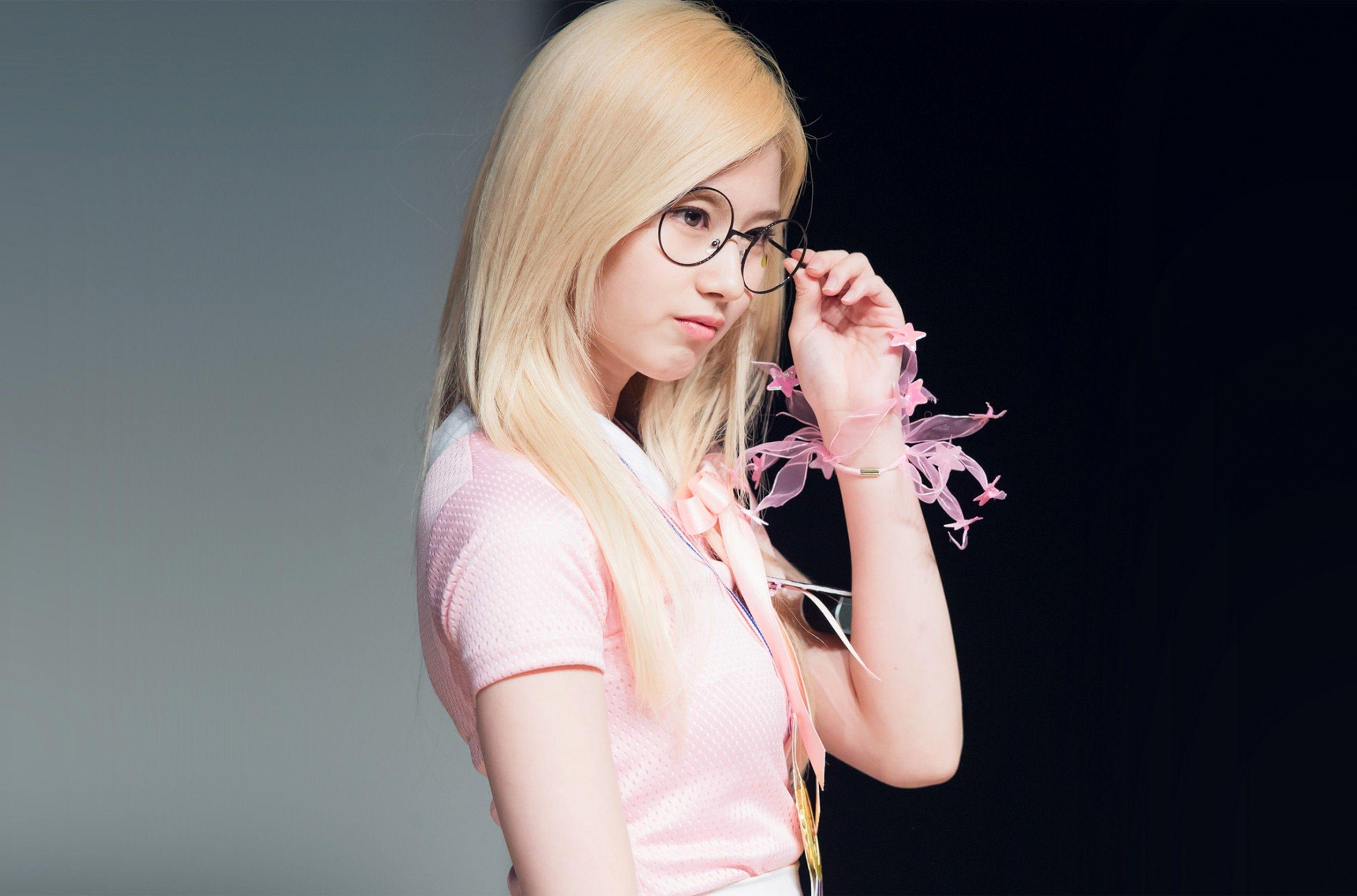 Download 3045x2012 Twice, Sana, Blonde, Glasses, South Korean Girl