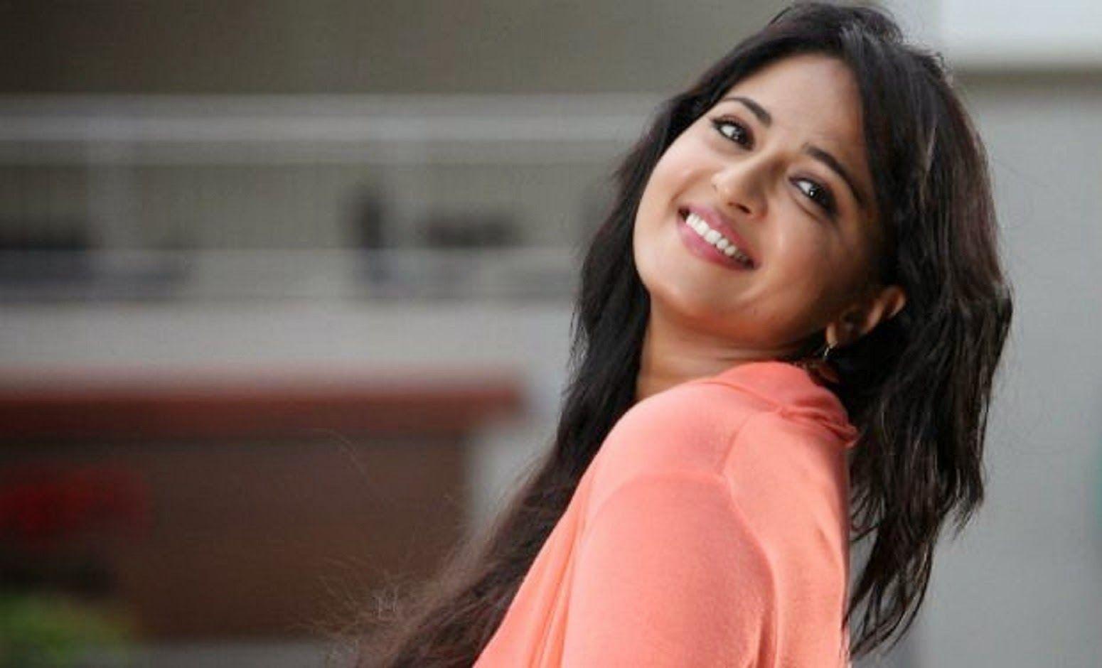 Bollywood Actress【Anushka Shetty】Free HD Photo Download
