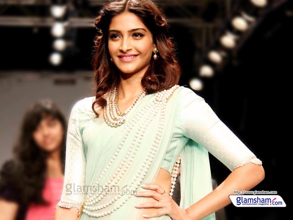 All Latest Wallpaper: Sonam Kapoor Latest Picture 2011 Sonam