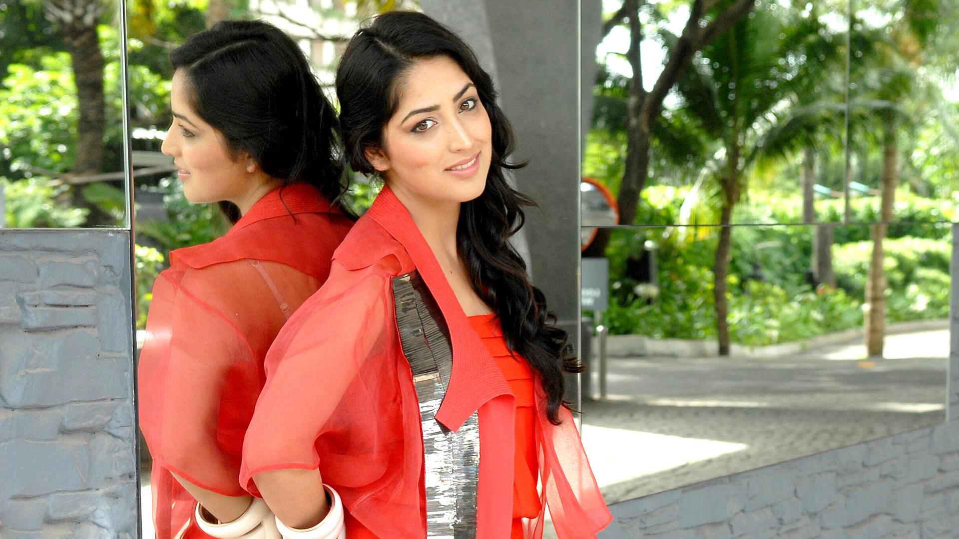 yami gautam HD wallpaper download