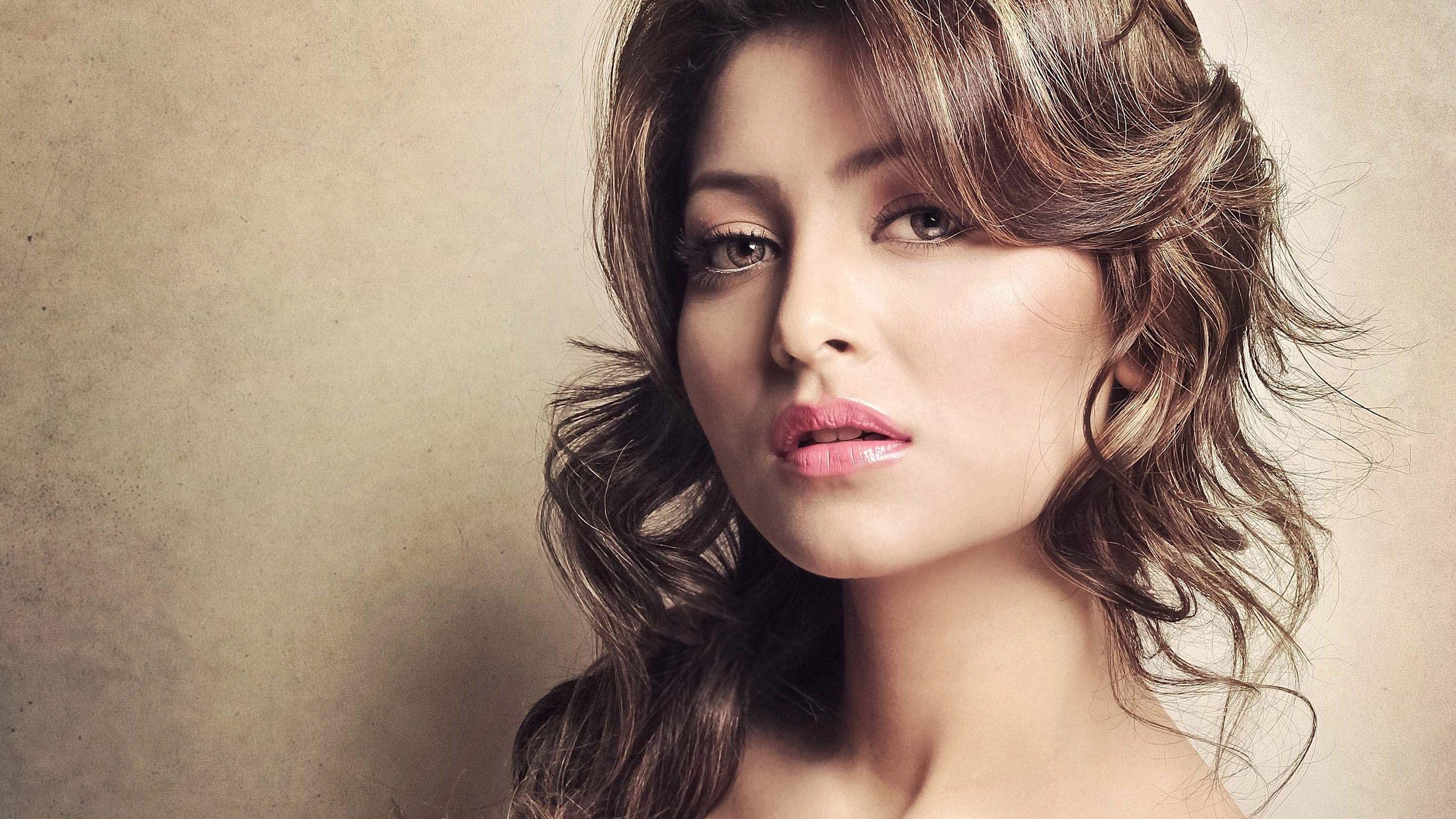 Sexy Urvashi Rautela Indian Actress Wallpaper, HD Indian Celebrities 4K  Wallpapers, Images and Background - Wallpapers Den