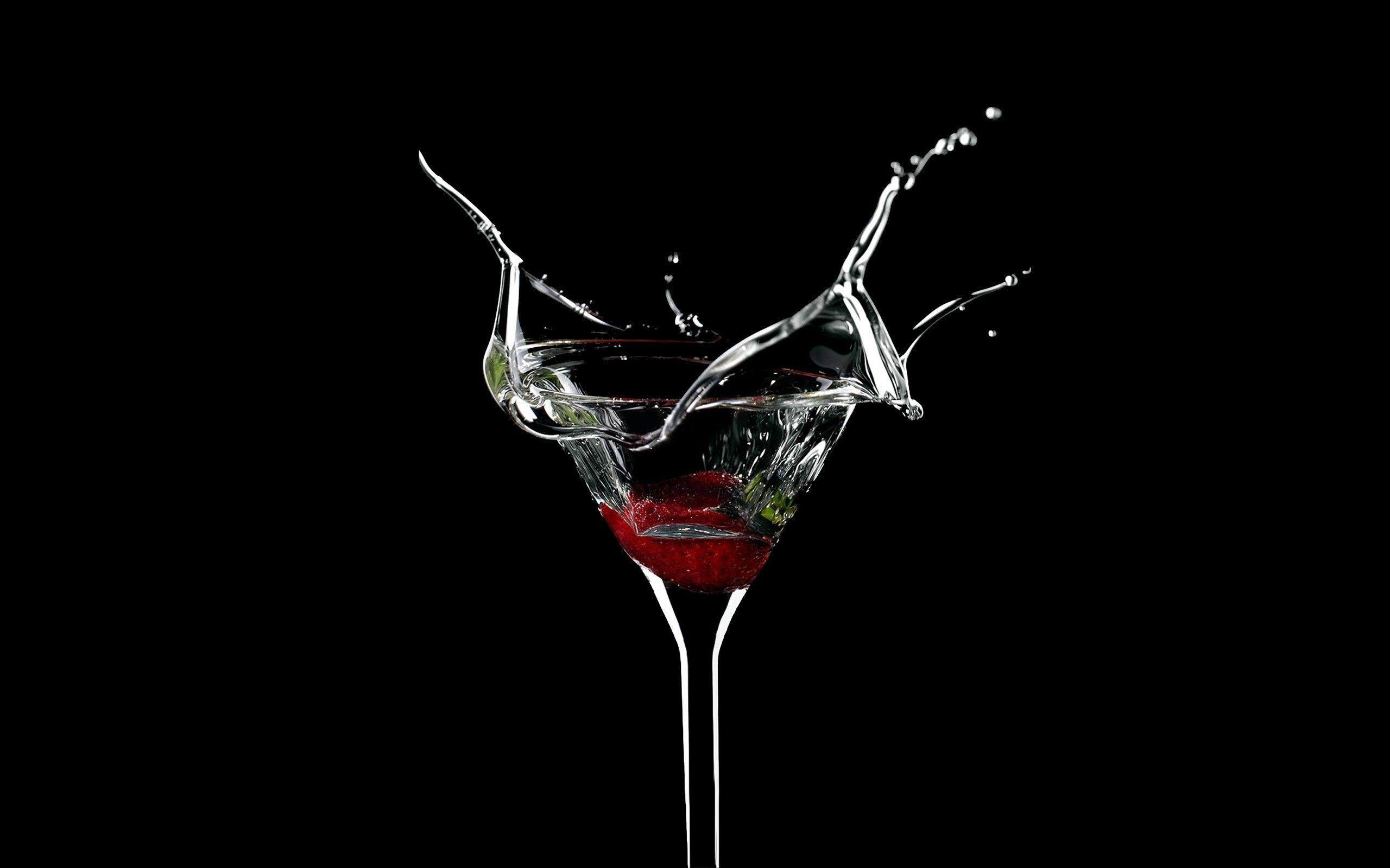 Alcohol black background drinks martini splashes wallpaper