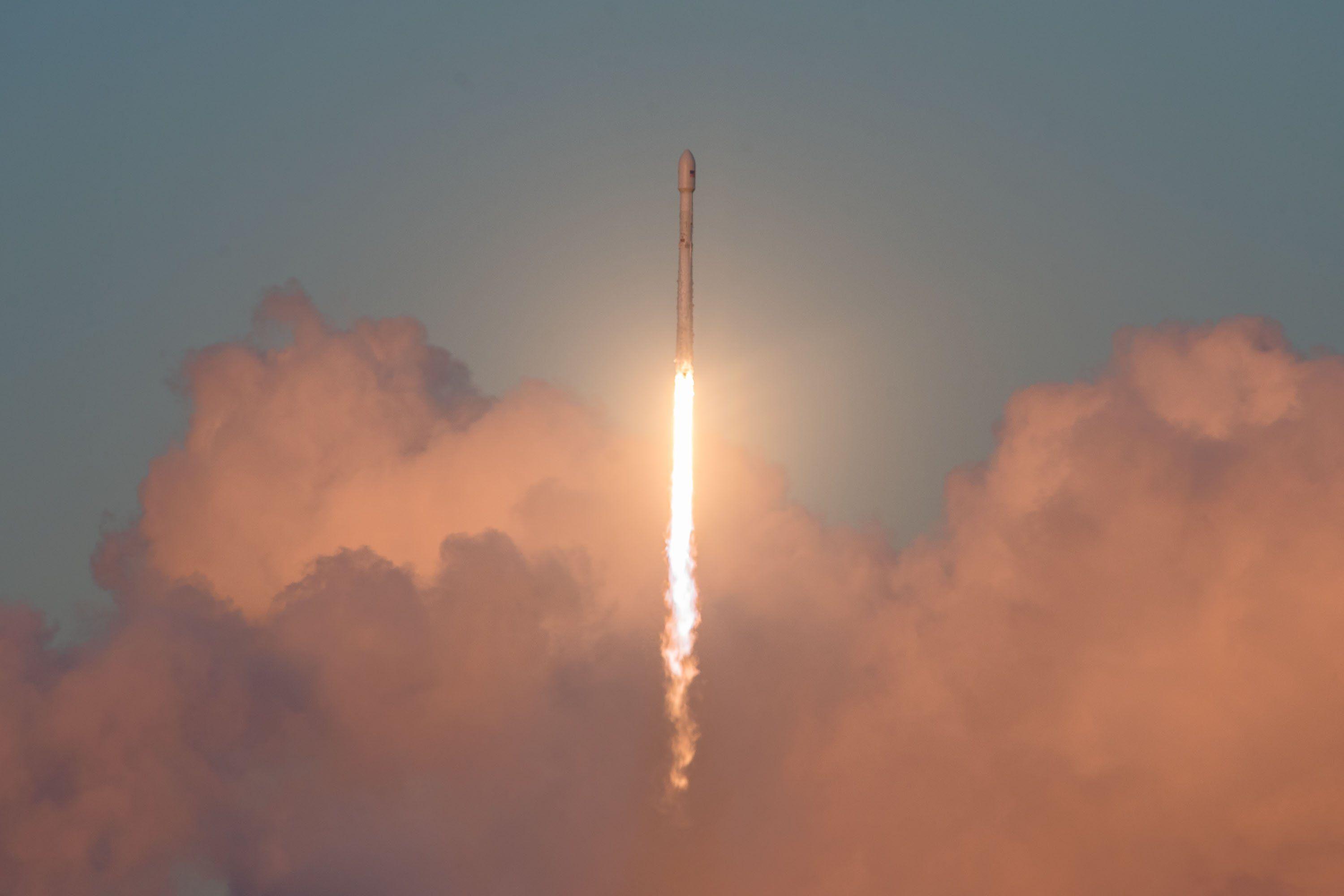 SpaceX Fans, Here Are 30 Hi Res Wallpaper For Your Phone Or PC